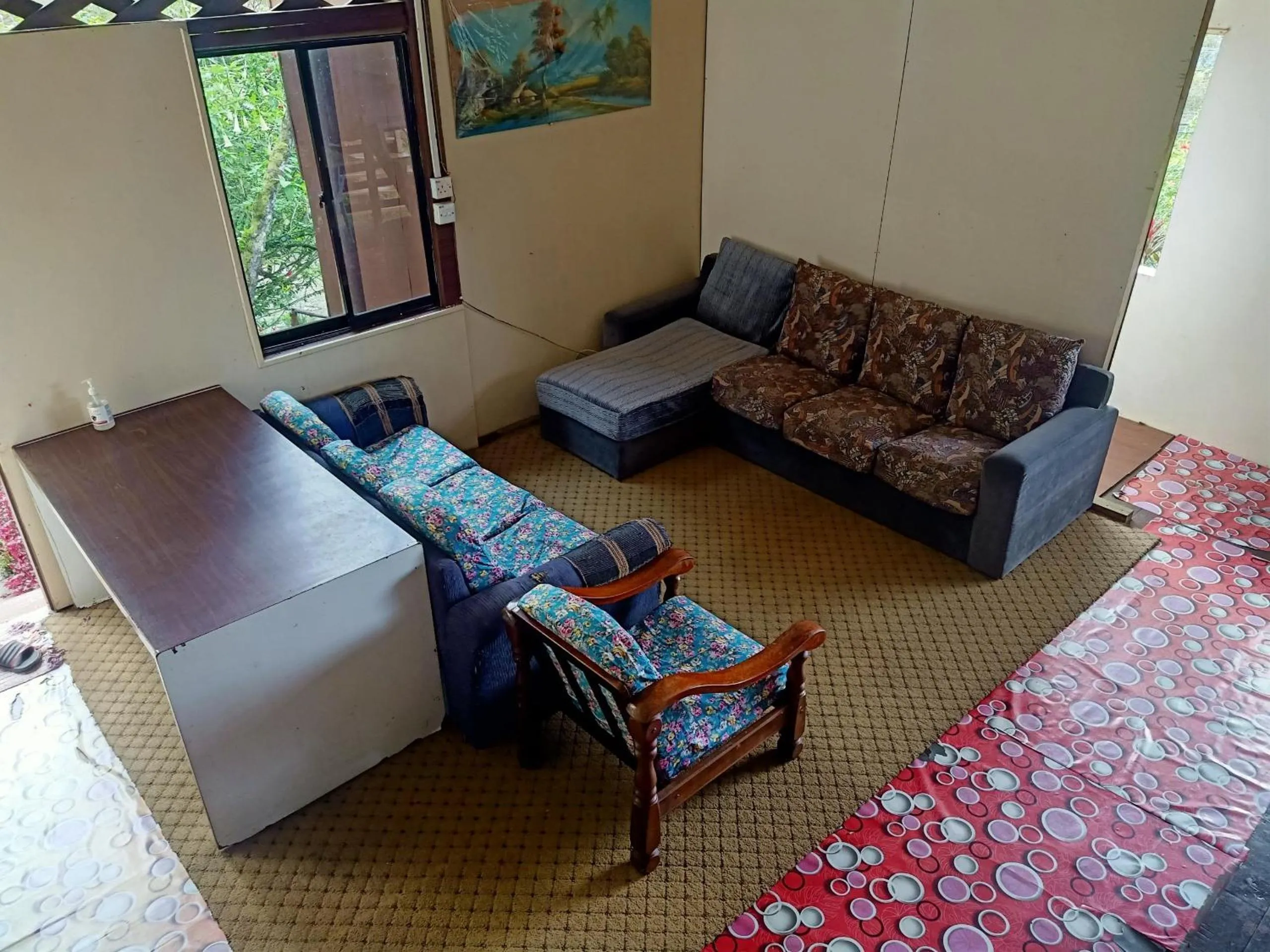 Living room, Bed in Hotel O Mountain Resthouse