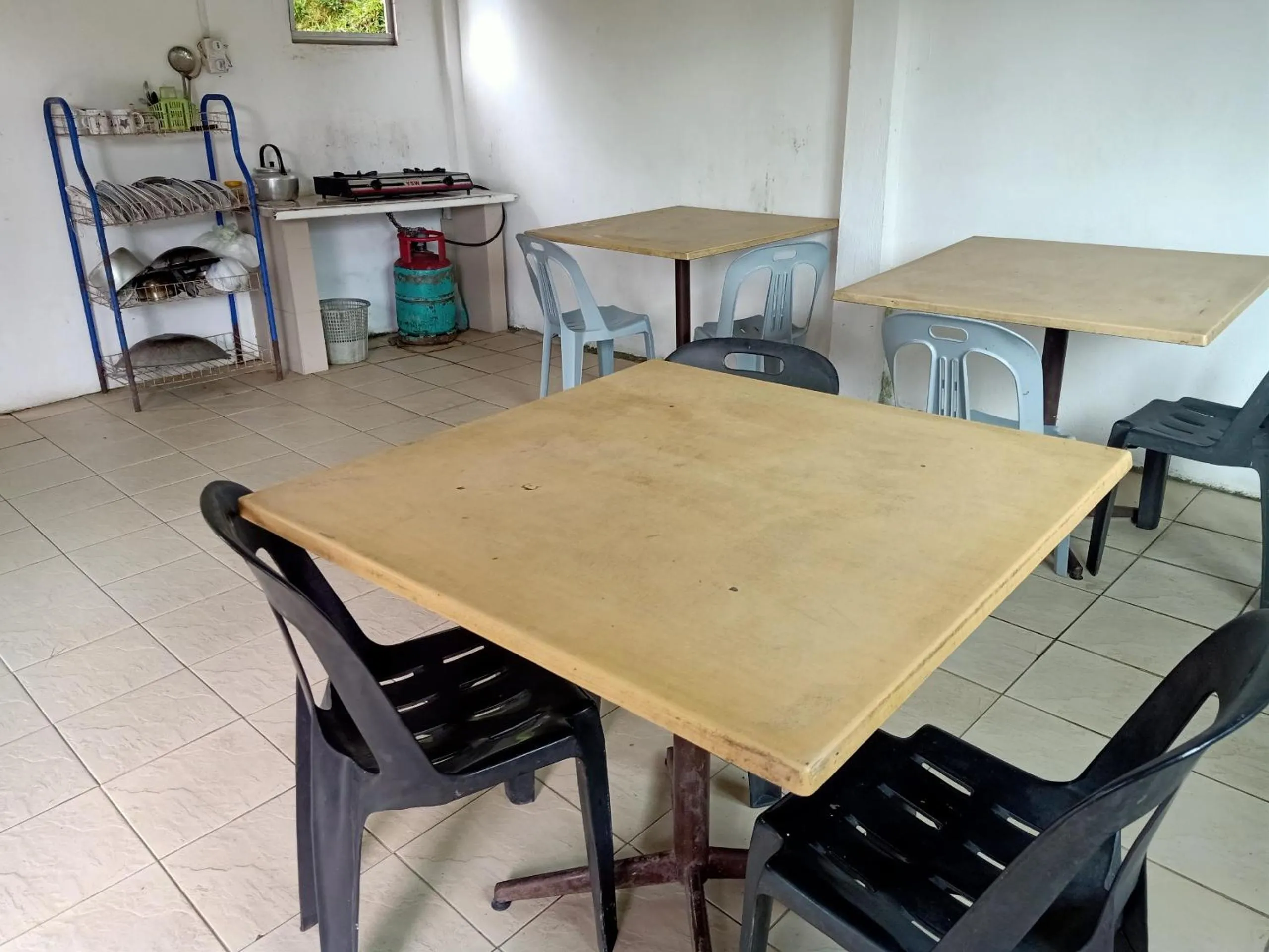Kitchen or kitchenette in Hotel O Mountain Resthouse