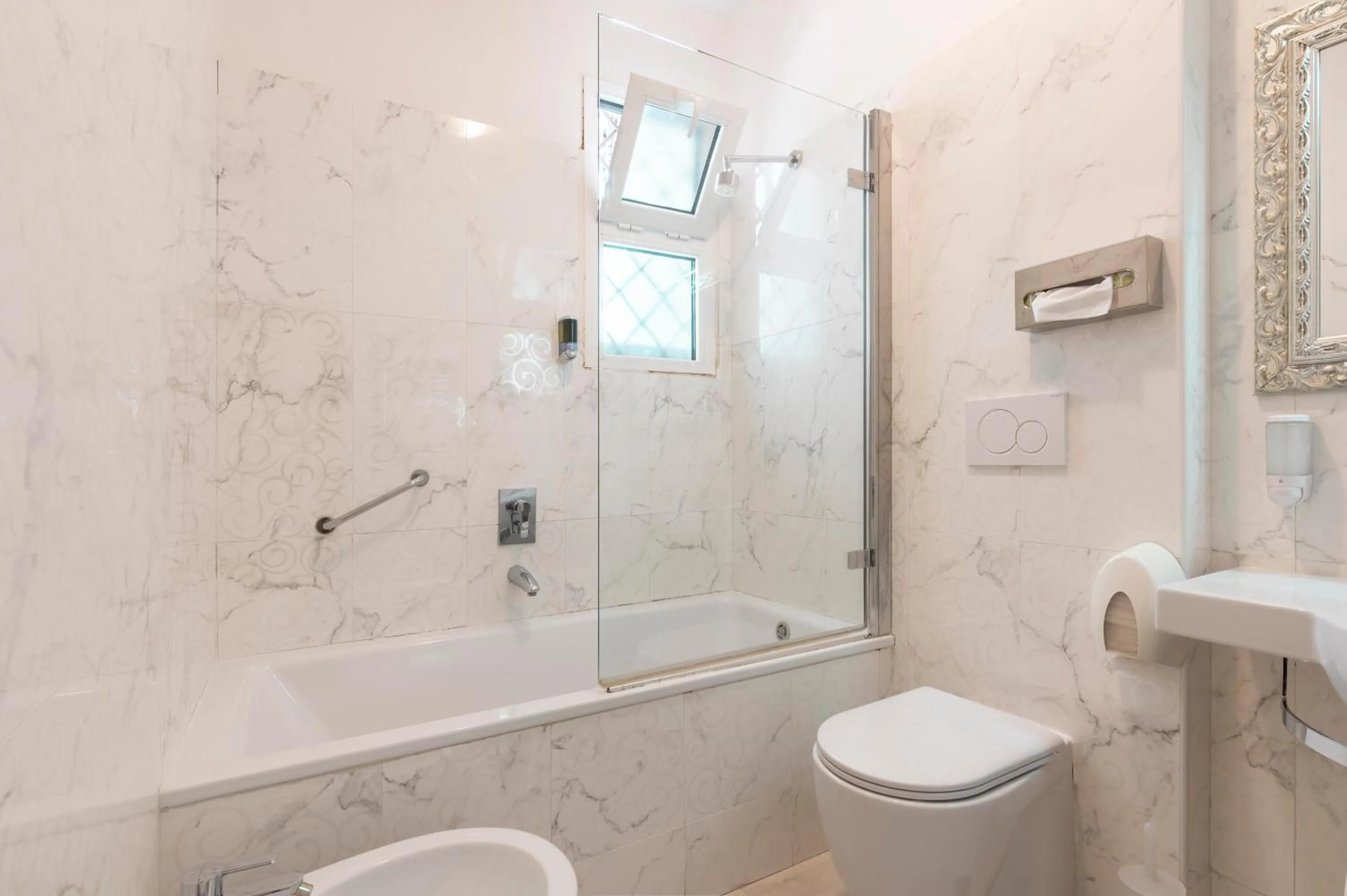 Toilet in Hotel Virgilio