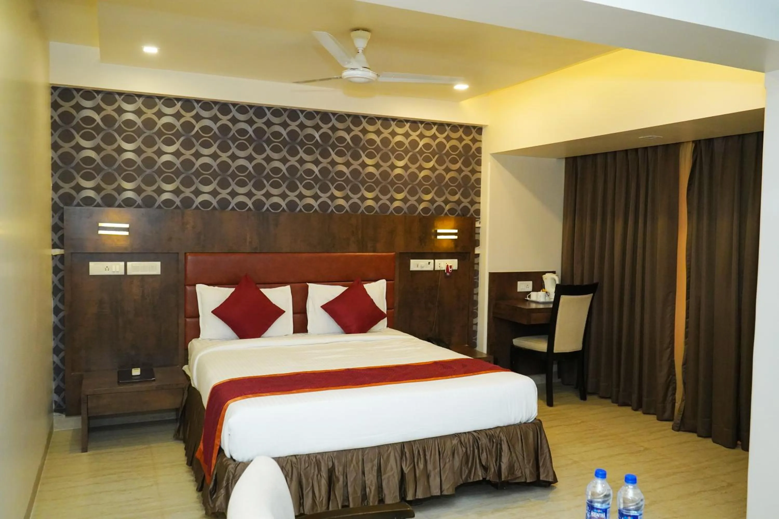 Bed in Hotel Spices Navi Mumbai