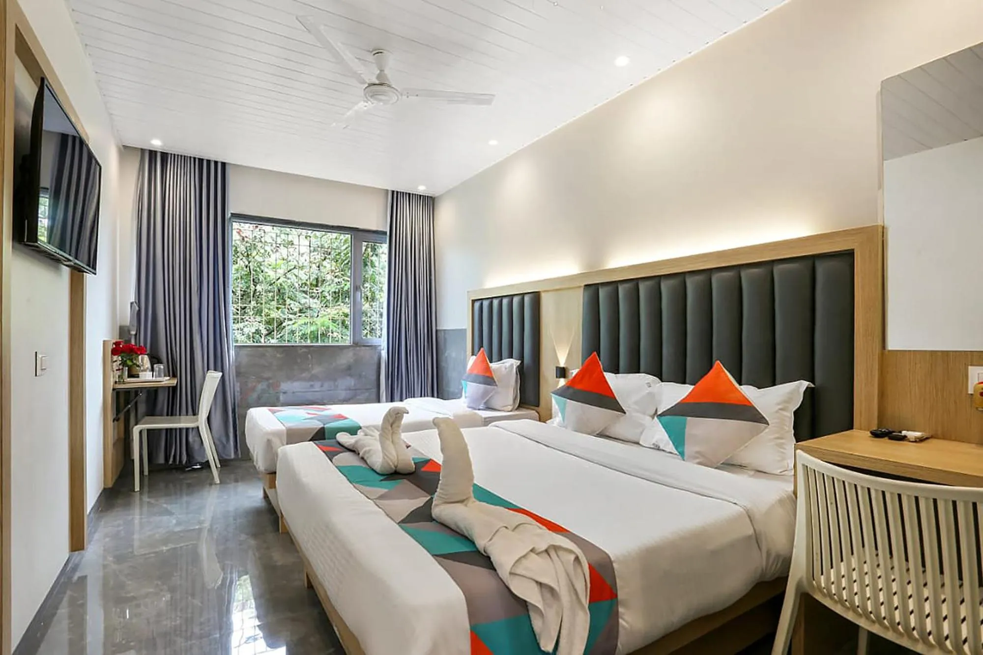 Bed in FabHotel Spring inn - Nr Borivali Station