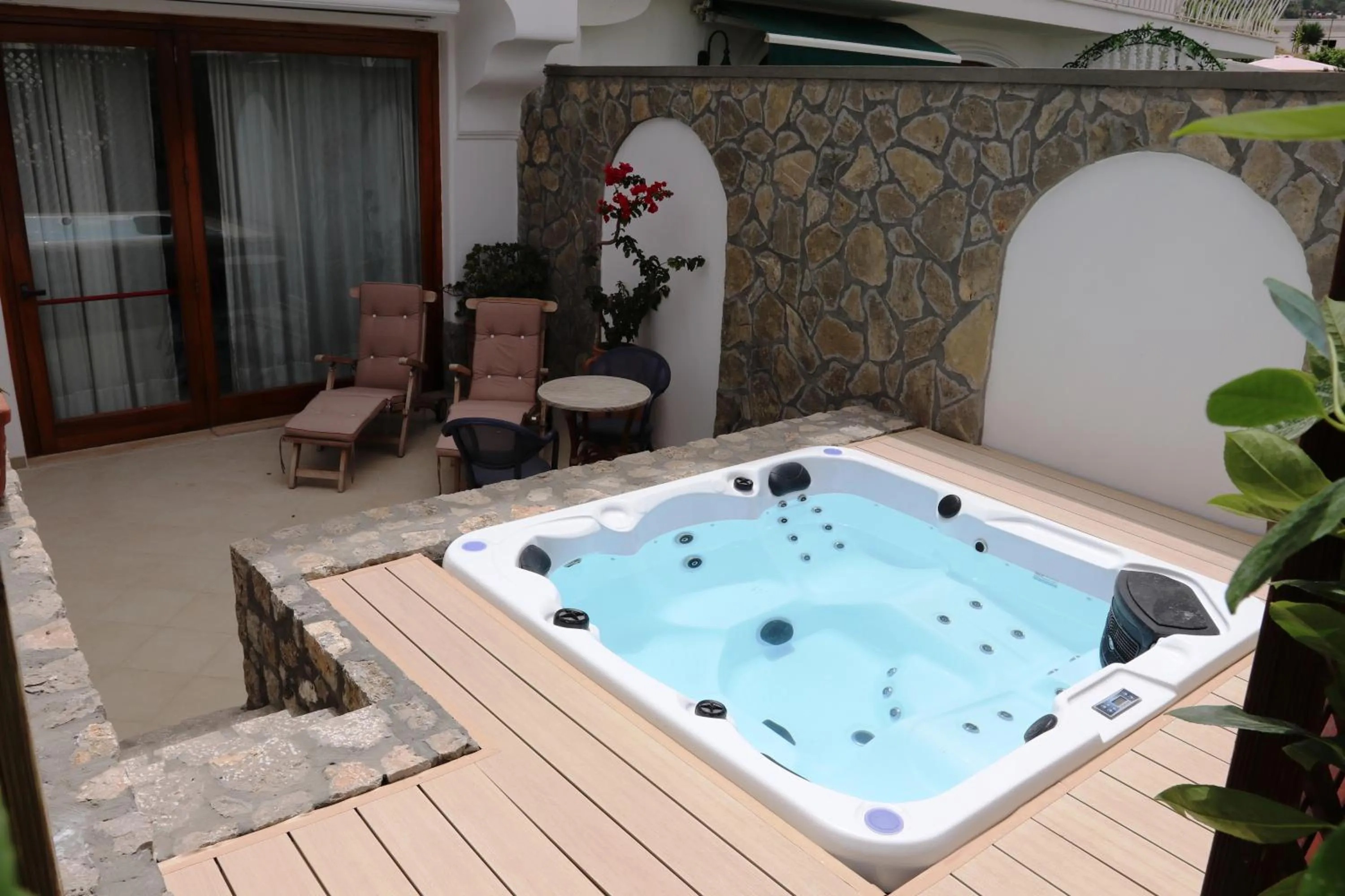 Hot Tub in Bougainville Luxury Boutique Hotel