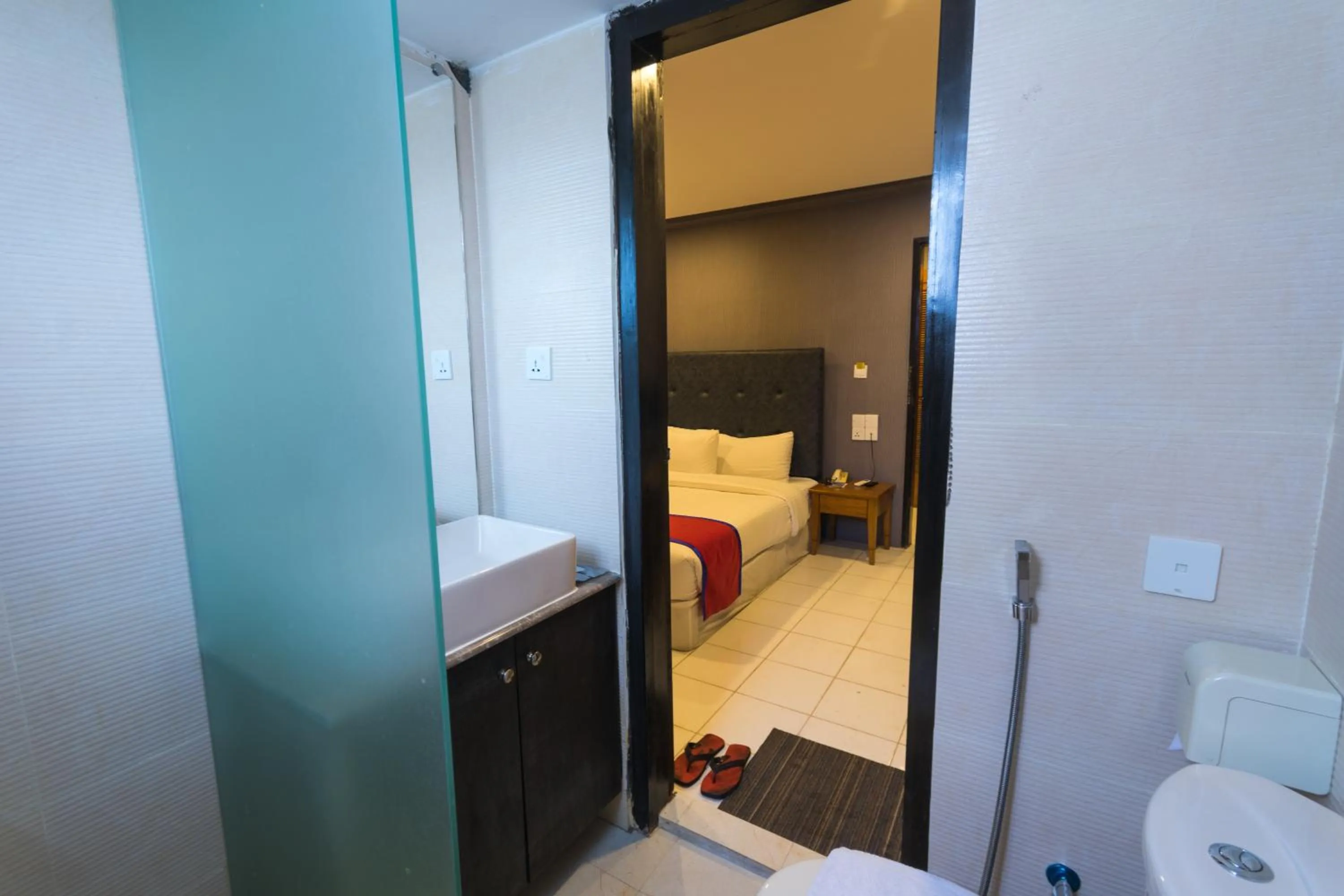 Bathroom, Bed in Hotel The Enchanted Residence