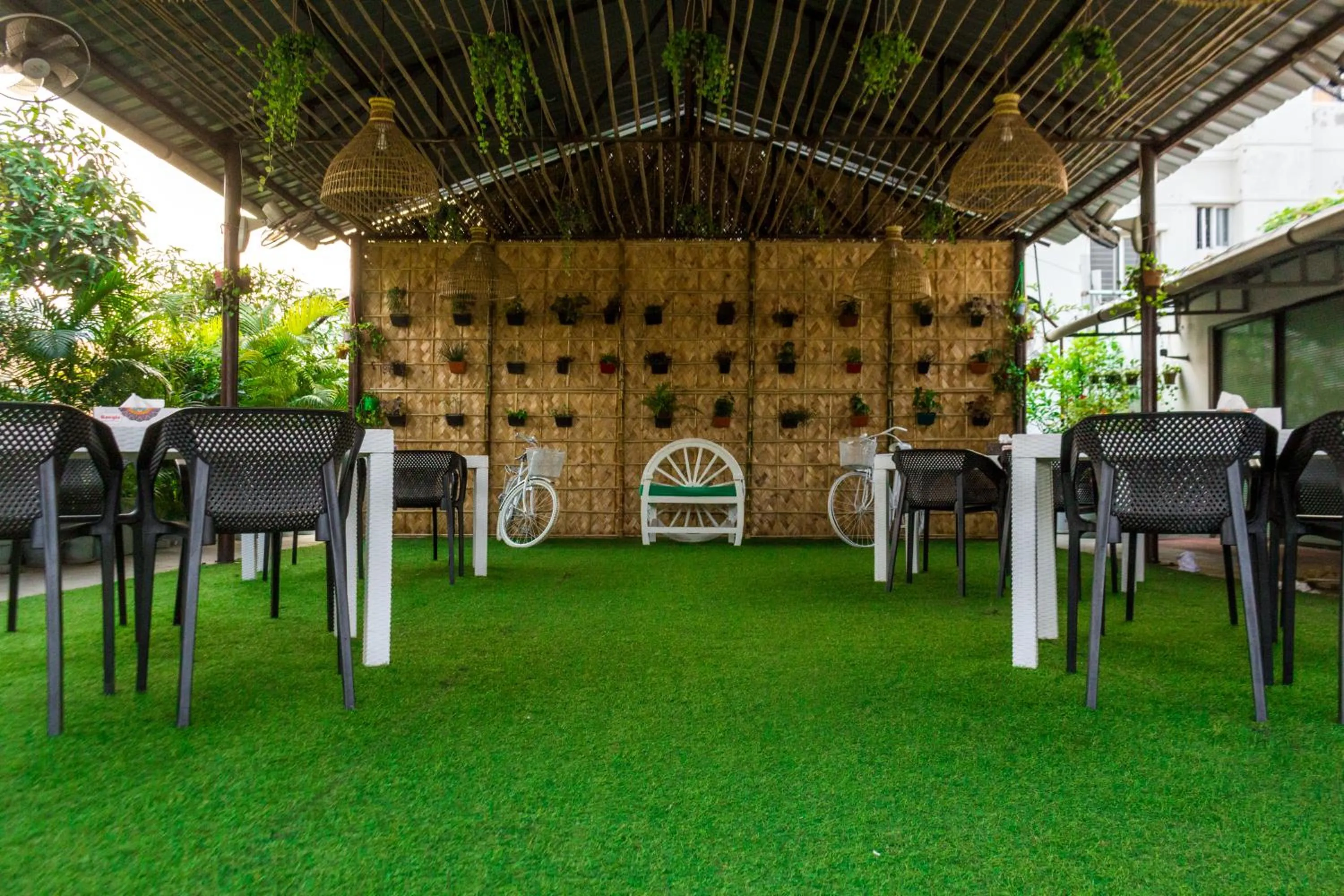 Restaurant/places to eat in Hotel The Enchanted Residence