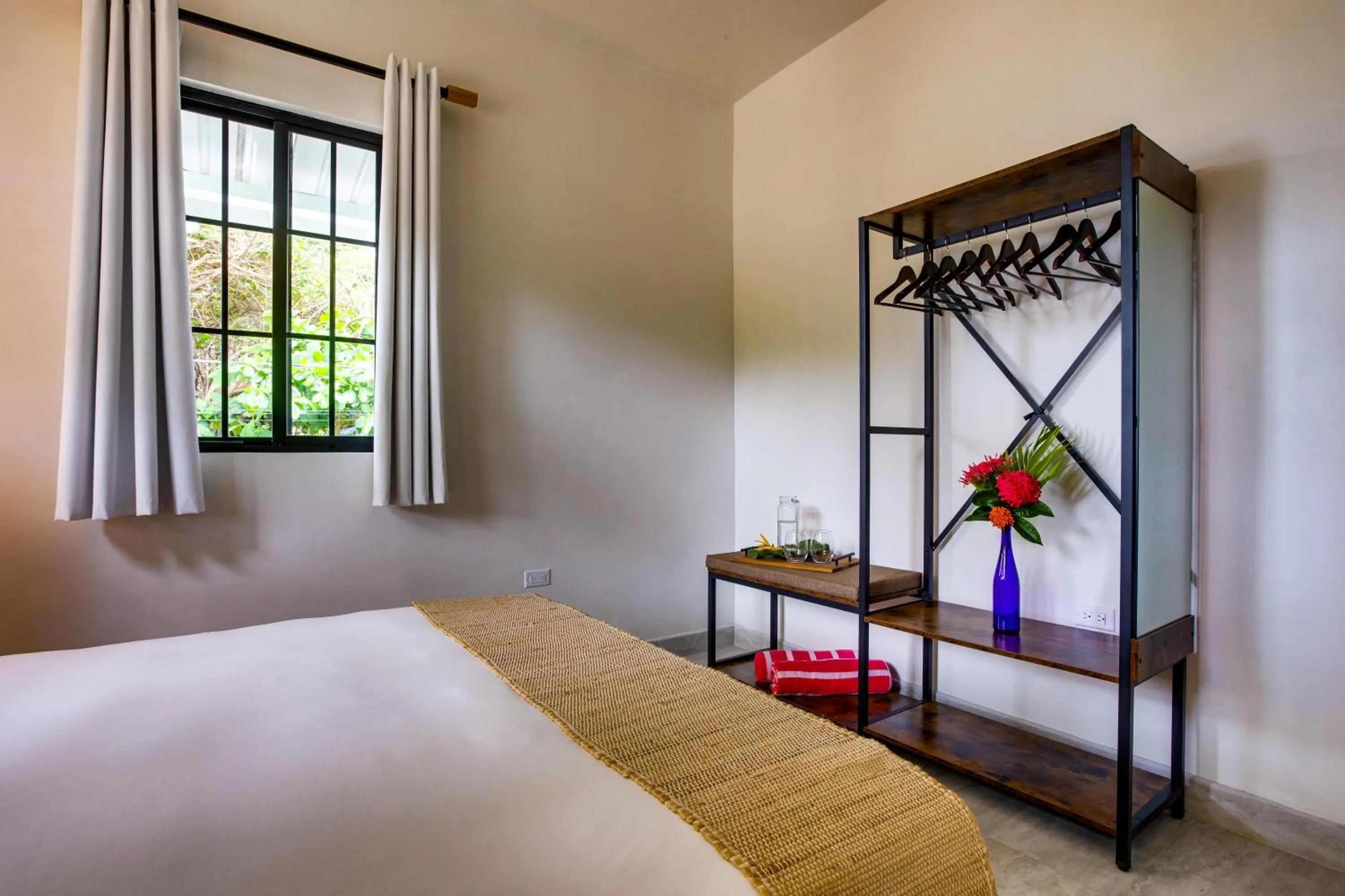 Bedroom, Bed in The Sea Glass Inn