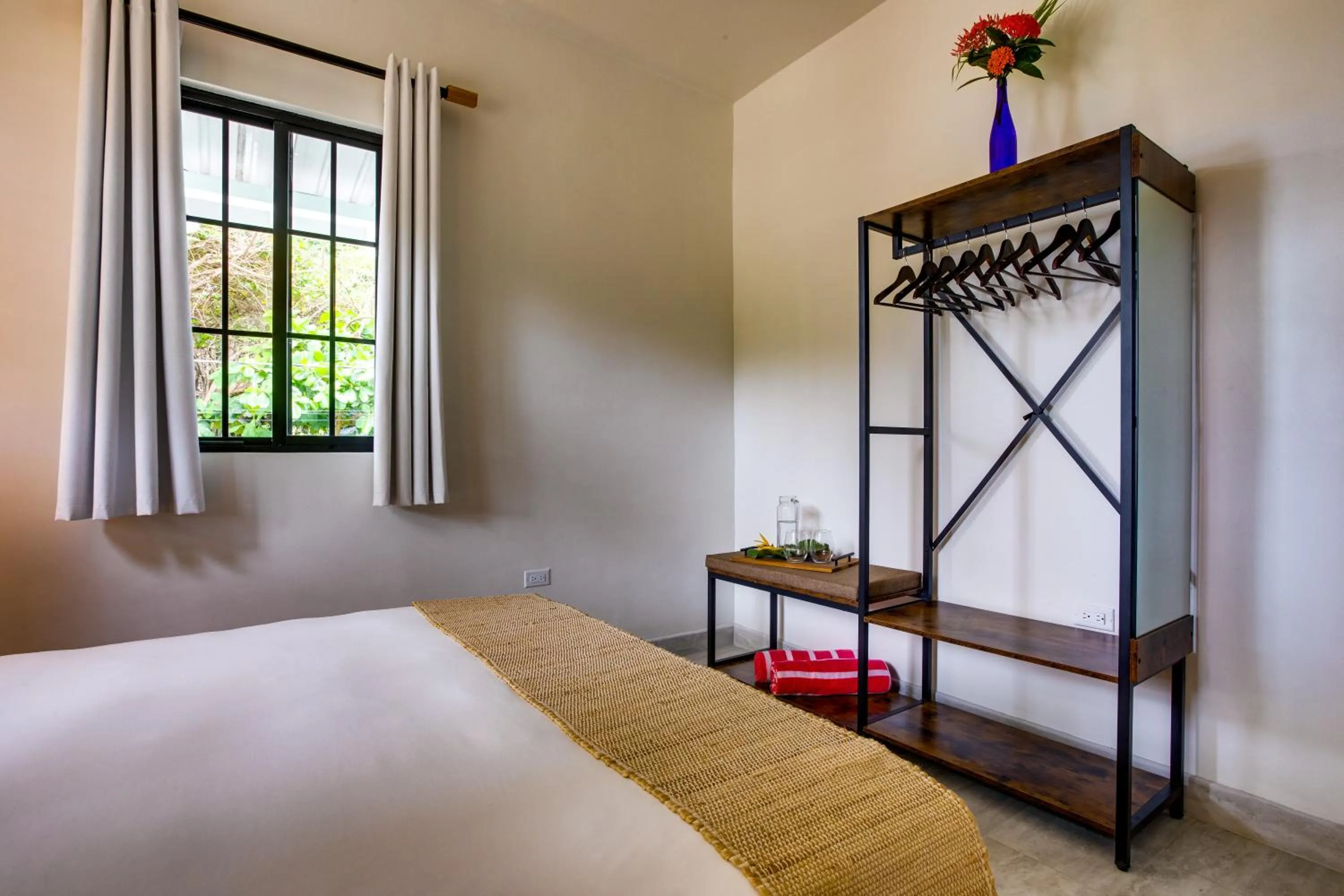 Bedroom, Bed in The Sea Glass Inn