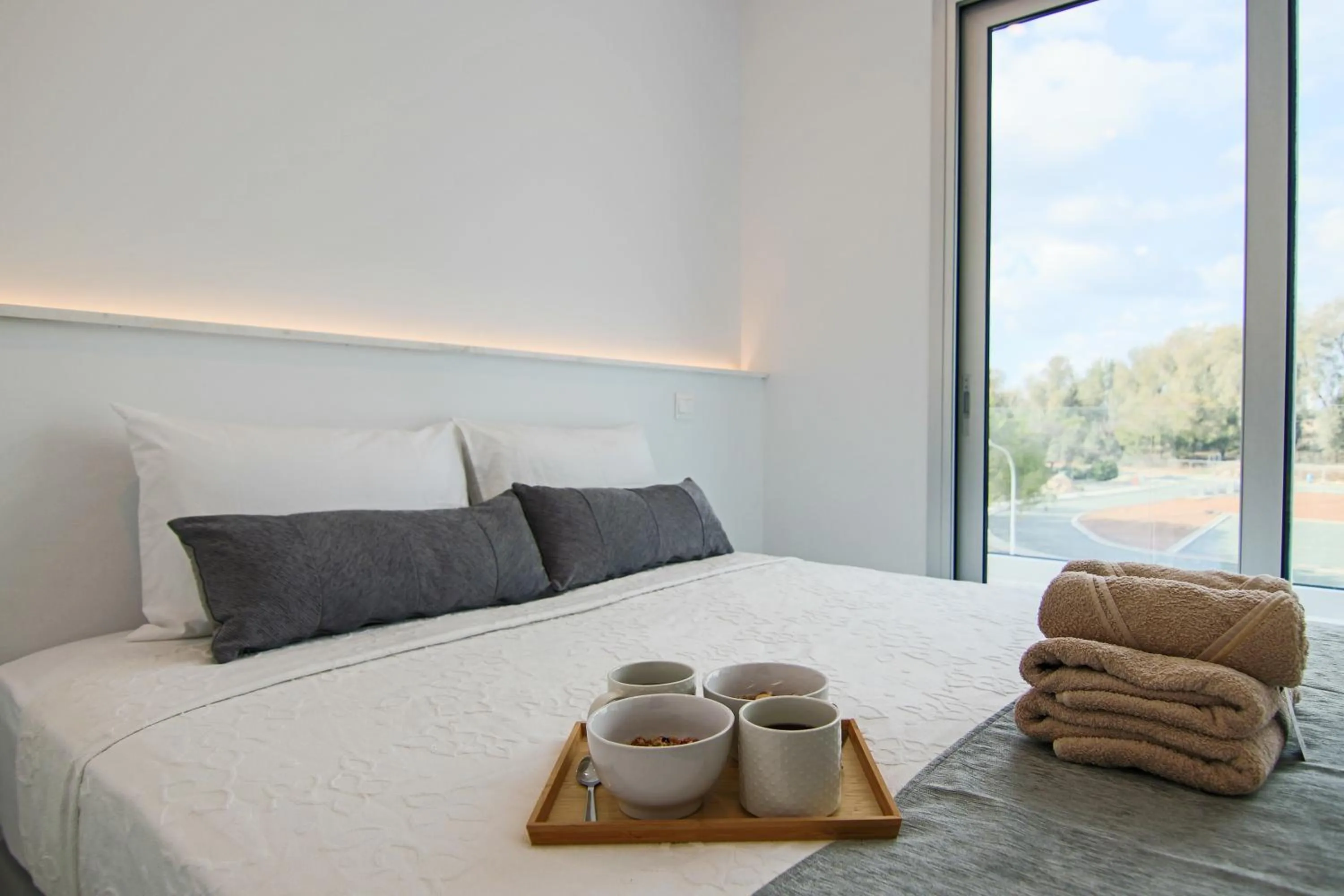 Bedroom, Bed in Phaedrus Living - Seaside Executive Flat Harbour 204