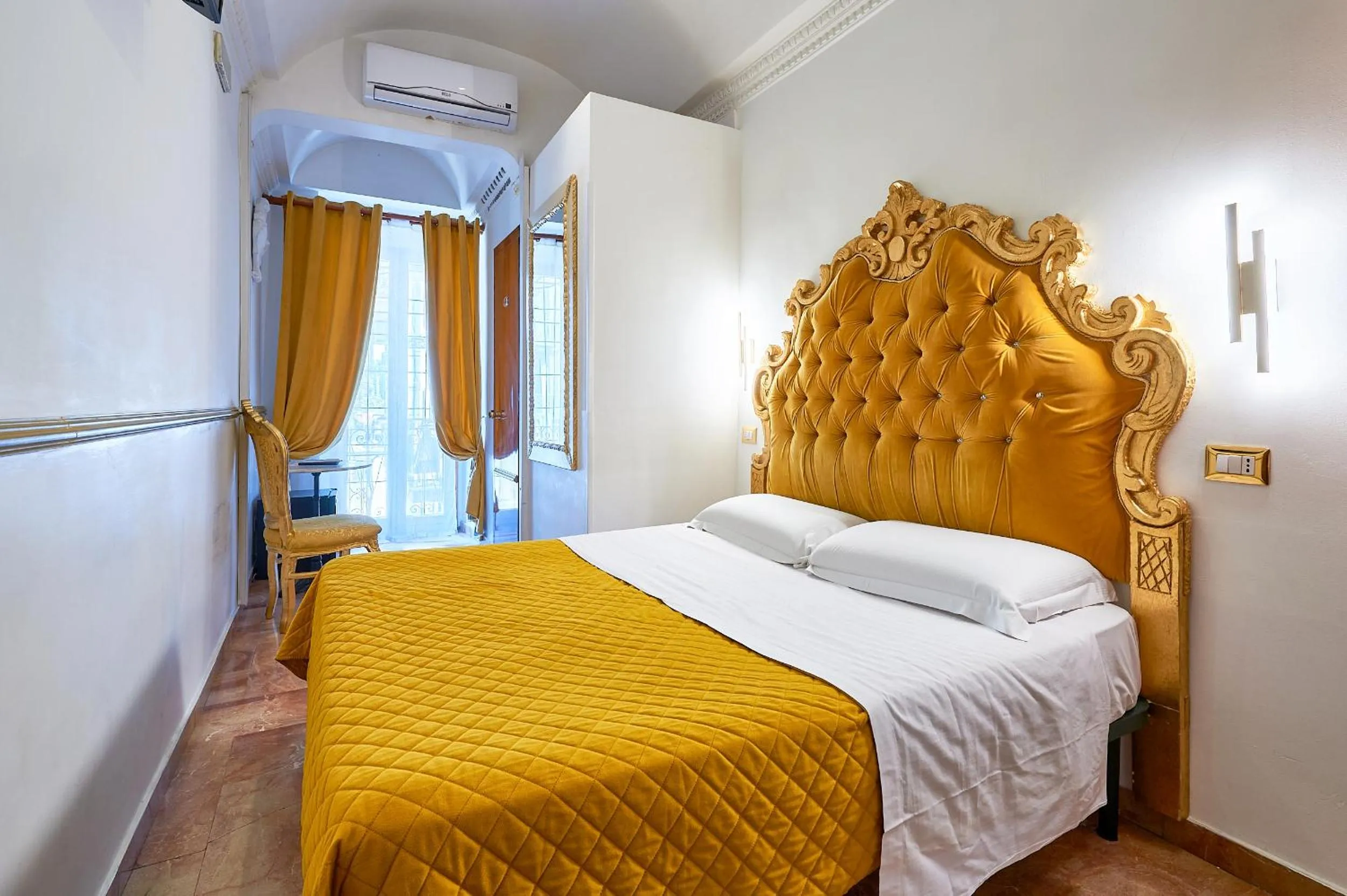 Bed in Hotel Virginia