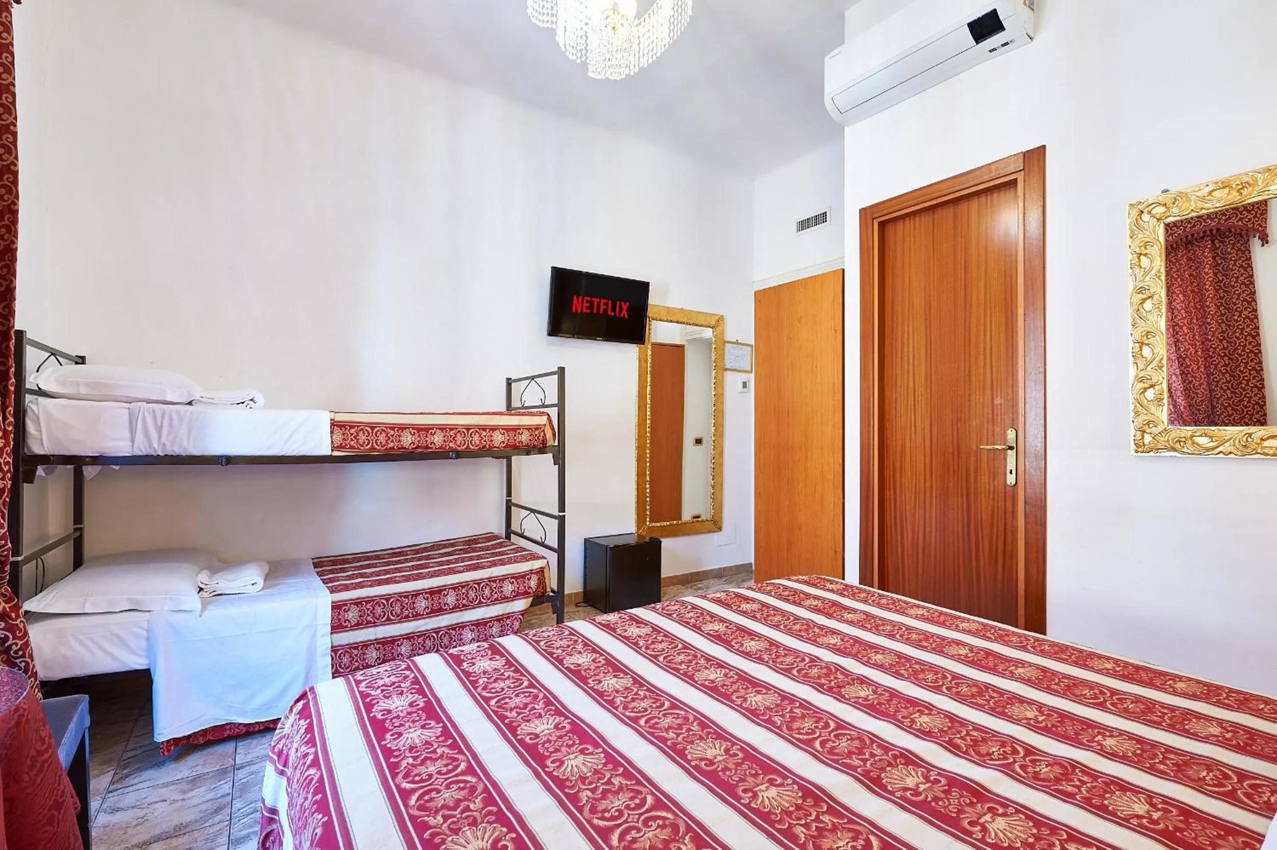 Bedroom, Bed in Hotel Virginia