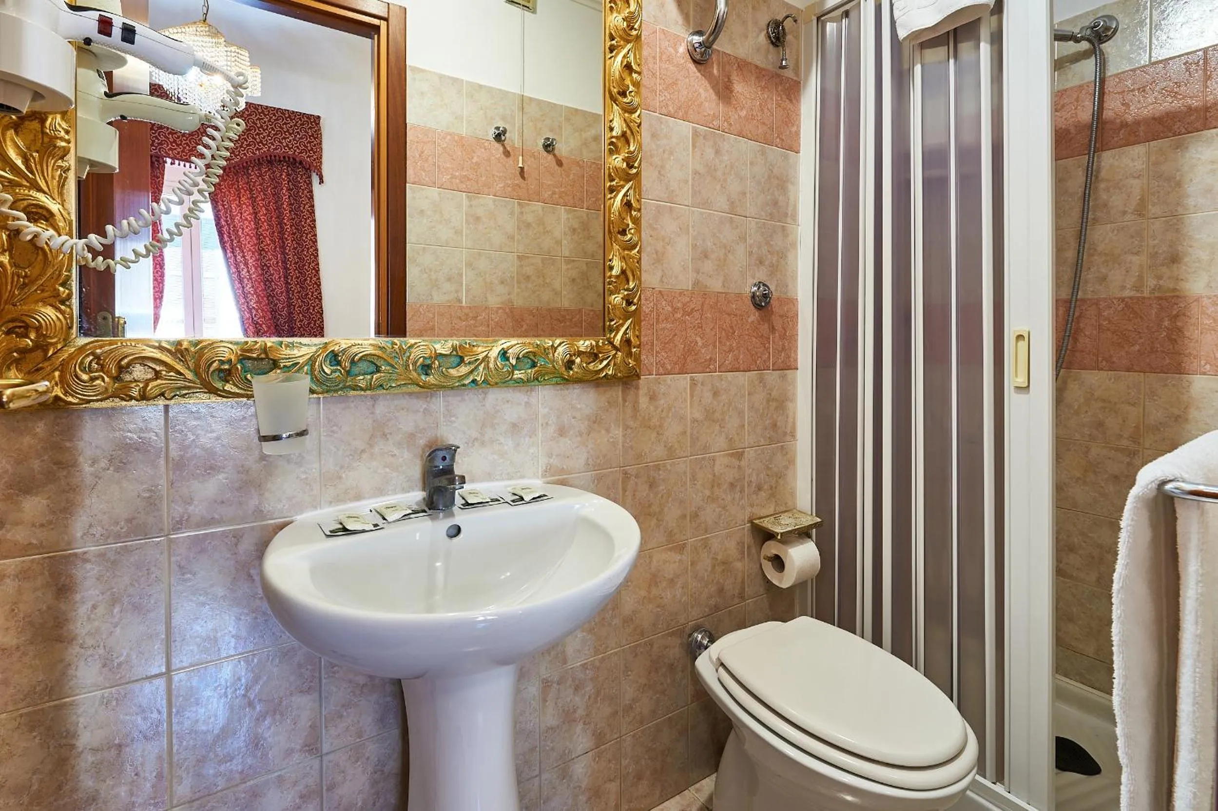 Bathroom in Hotel Virginia