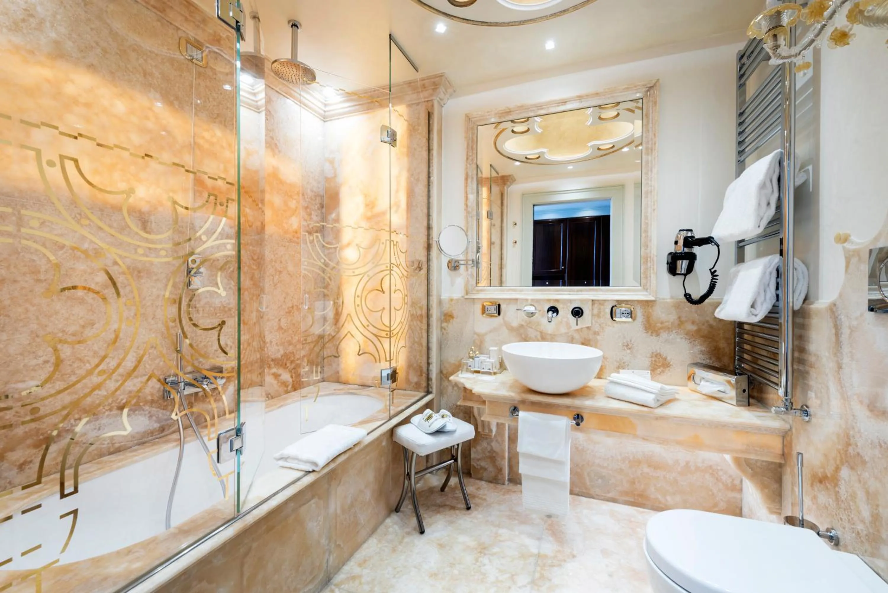Bathroom in Monaco & Grand Canal