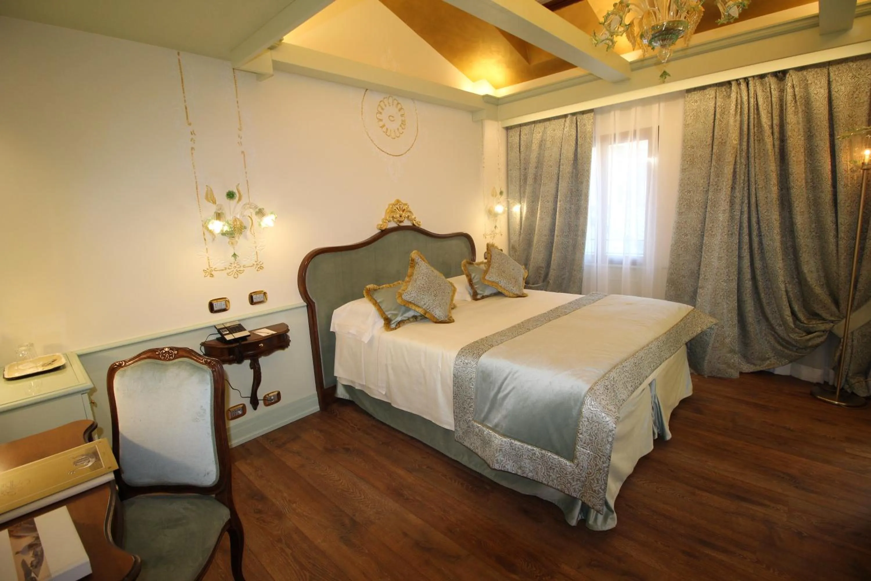 Bedroom, Bed in Monaco & Grand Canal