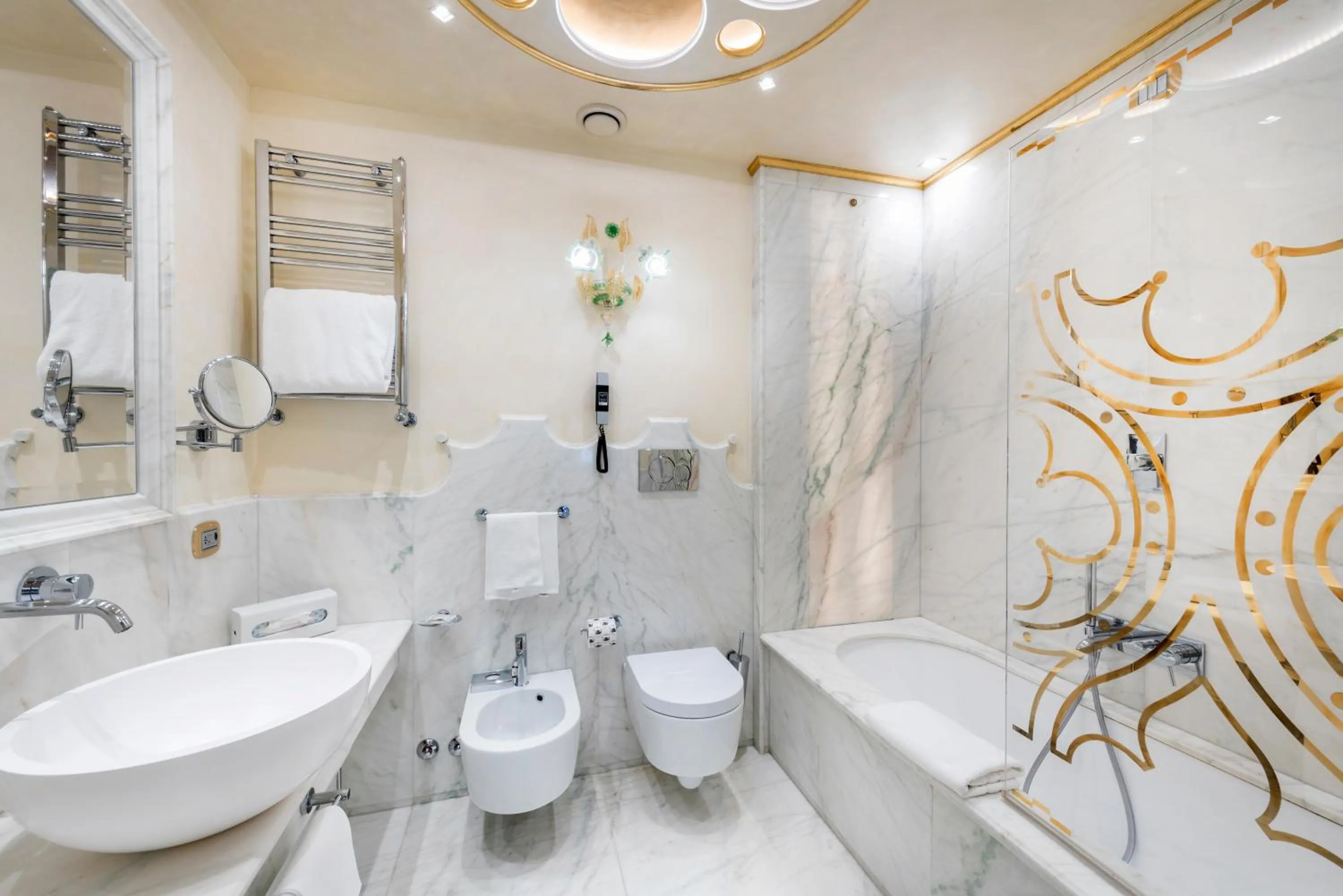 Bathroom in Monaco & Grand Canal