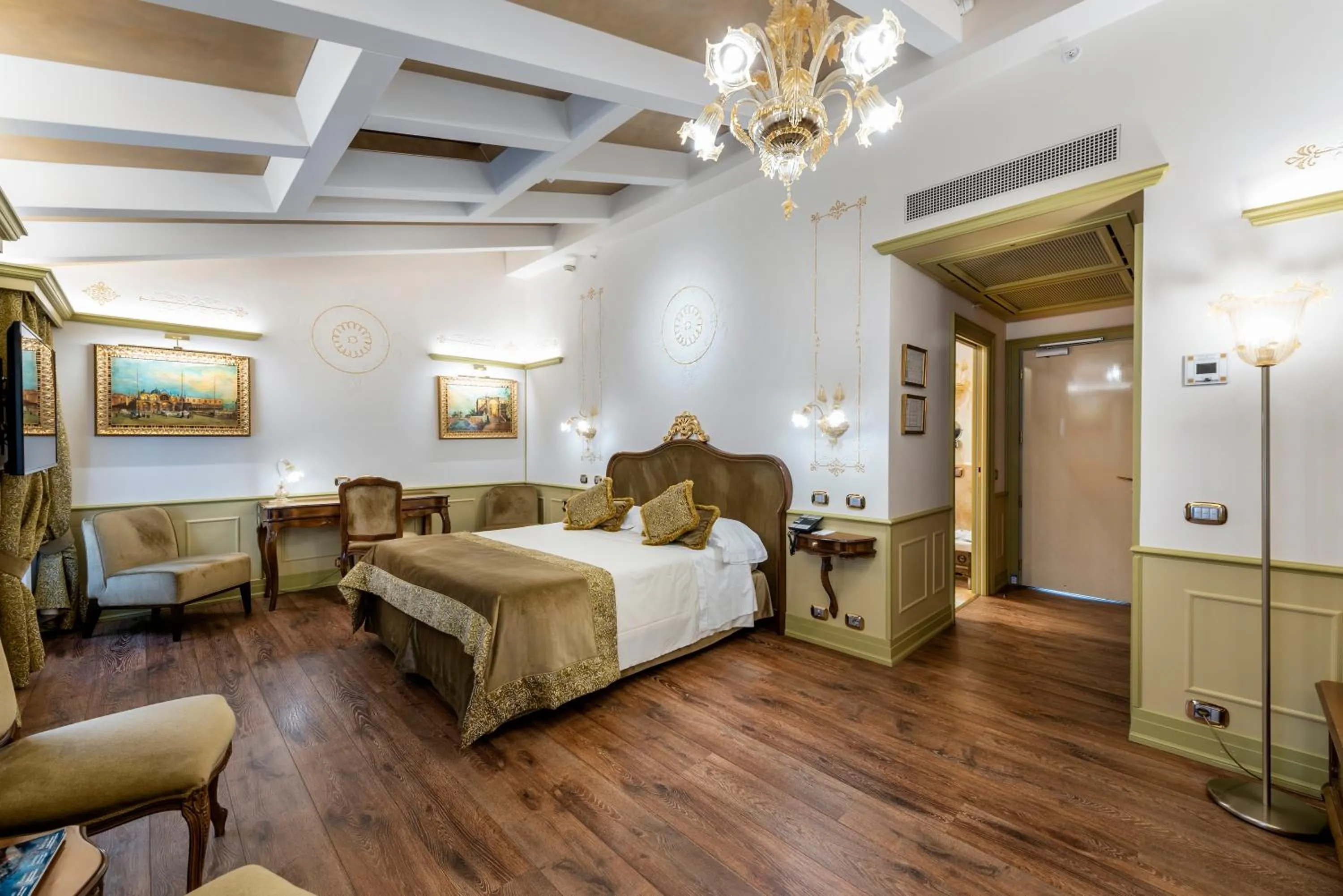 Bedroom, Bed in Monaco & Grand Canal