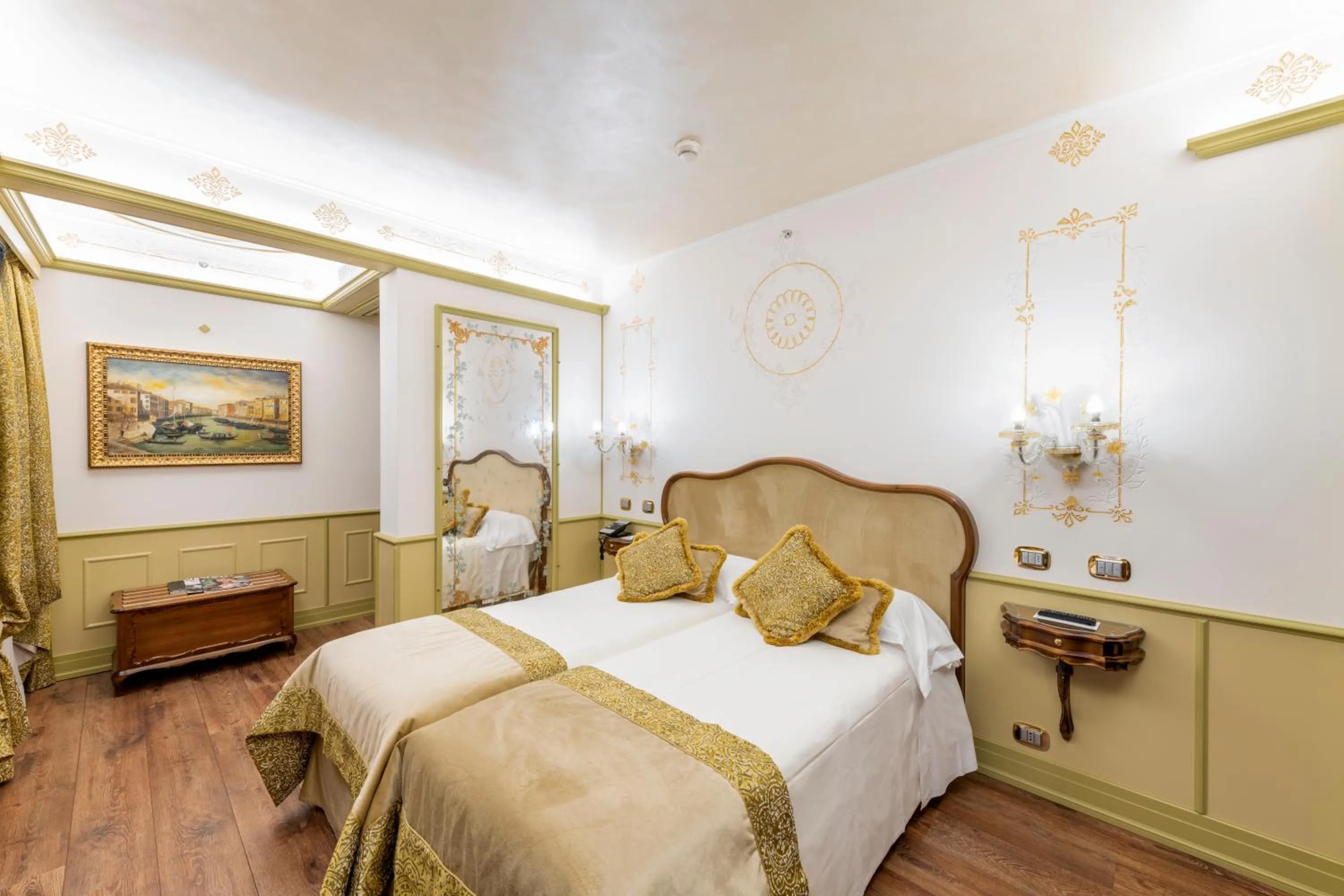 Bed in Monaco & Grand Canal