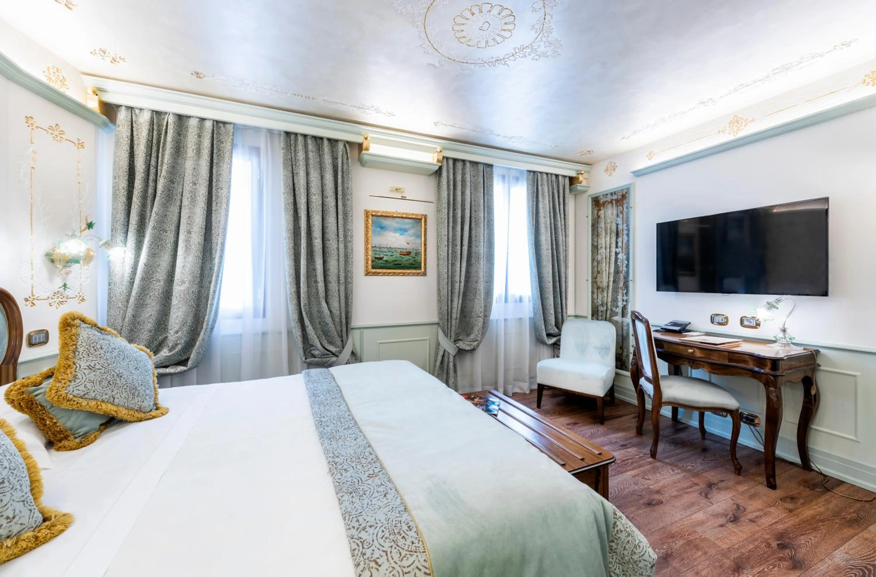Bedroom, Bed in Monaco & Grand Canal