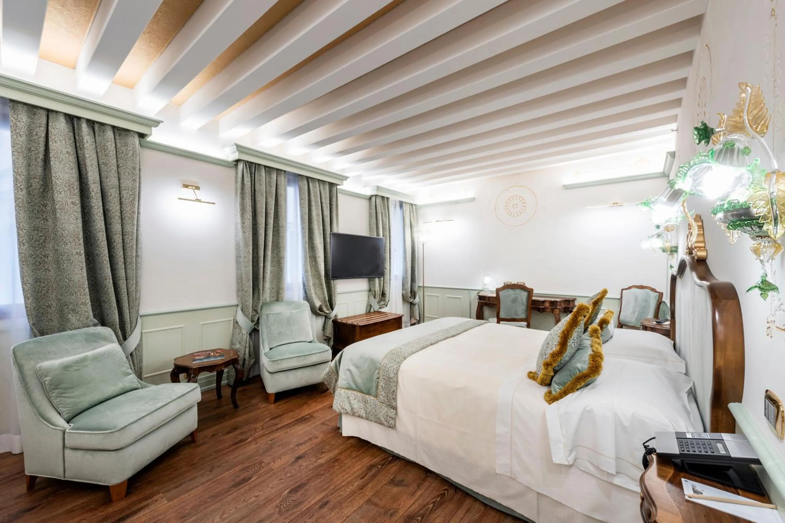 Bedroom, Bed in Monaco & Grand Canal