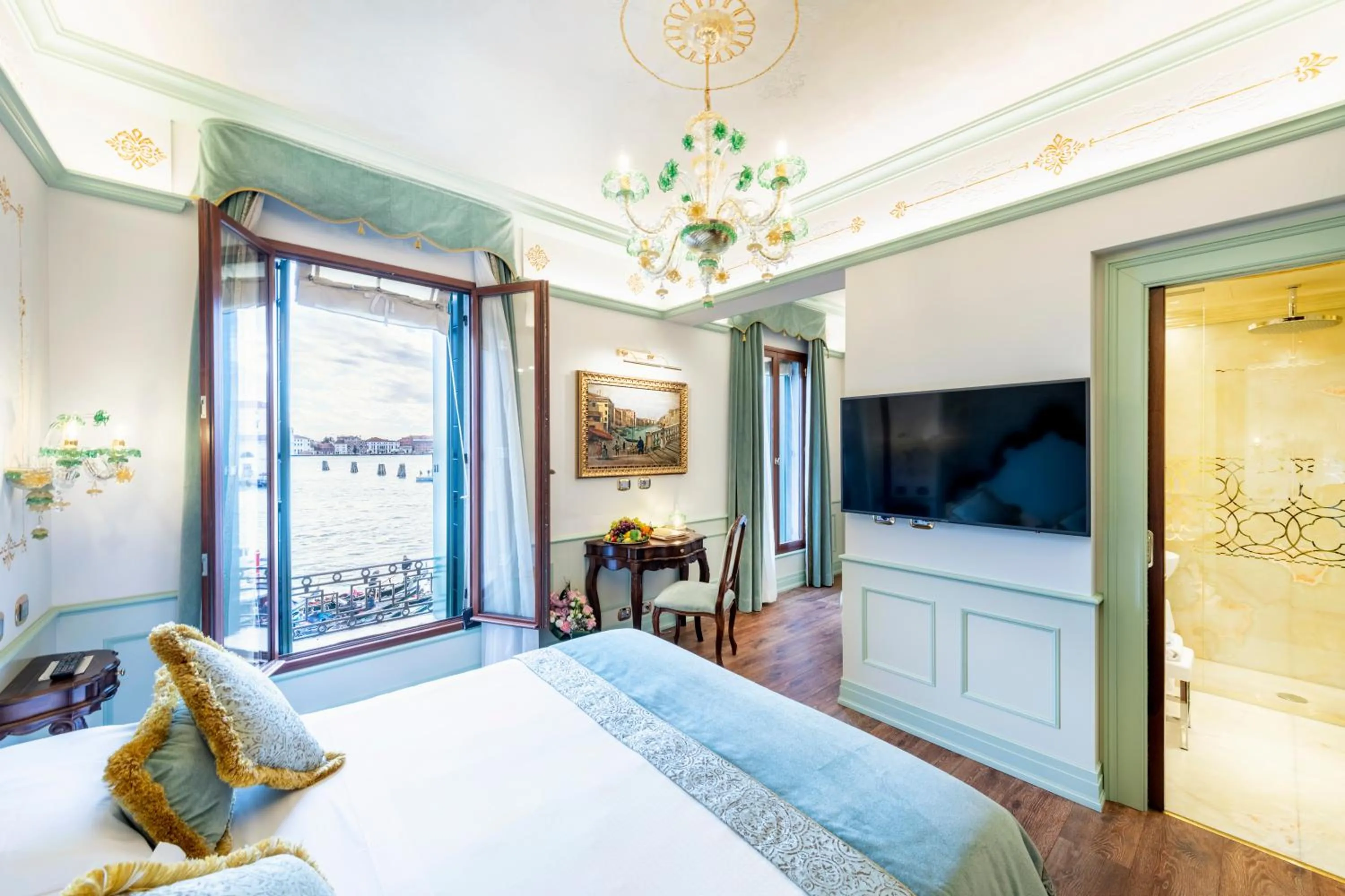 Bedroom, Bed in Monaco & Grand Canal