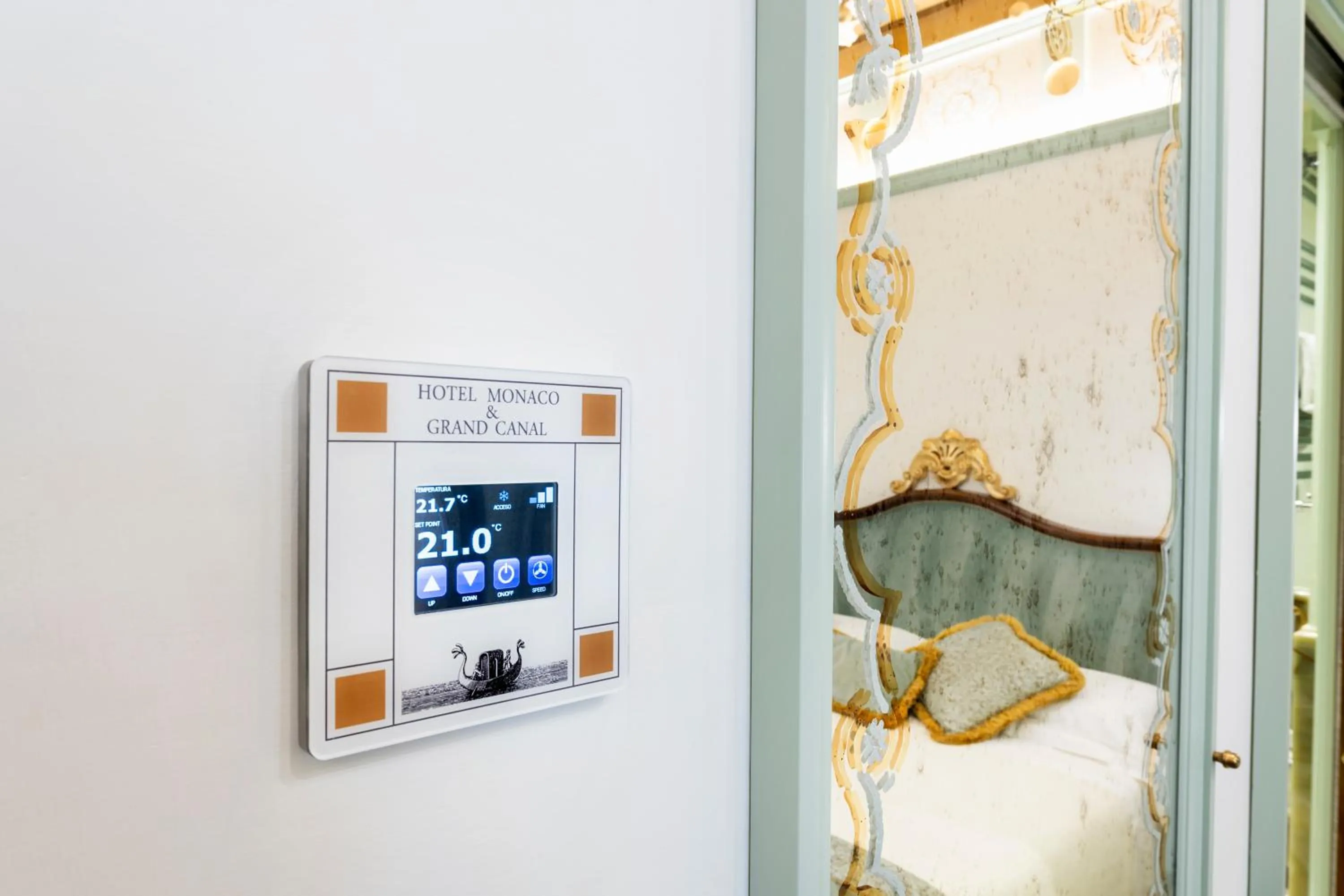 Bedroom, Bed in Monaco & Grand Canal