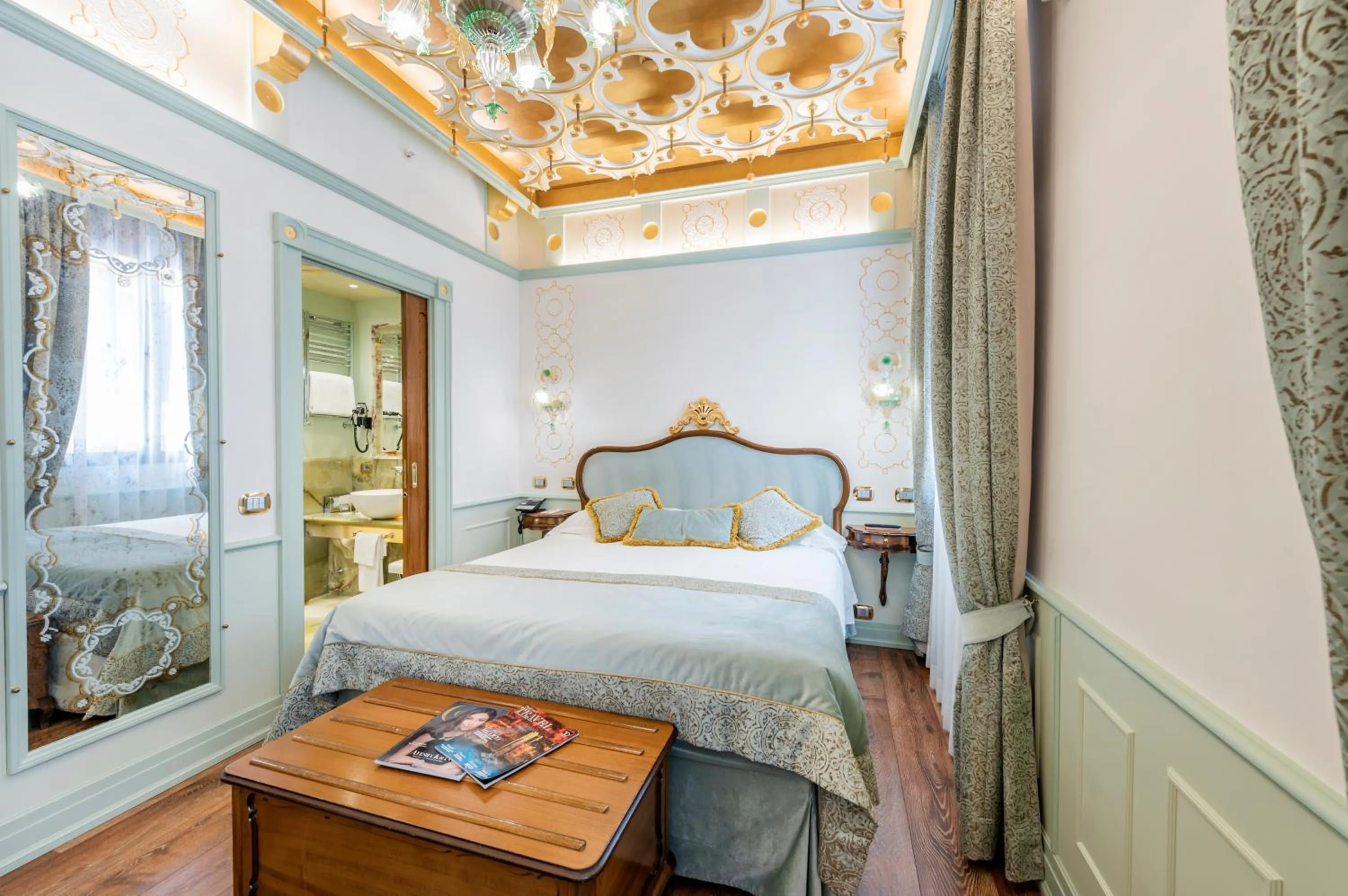 Bedroom, Bed in Monaco & Grand Canal