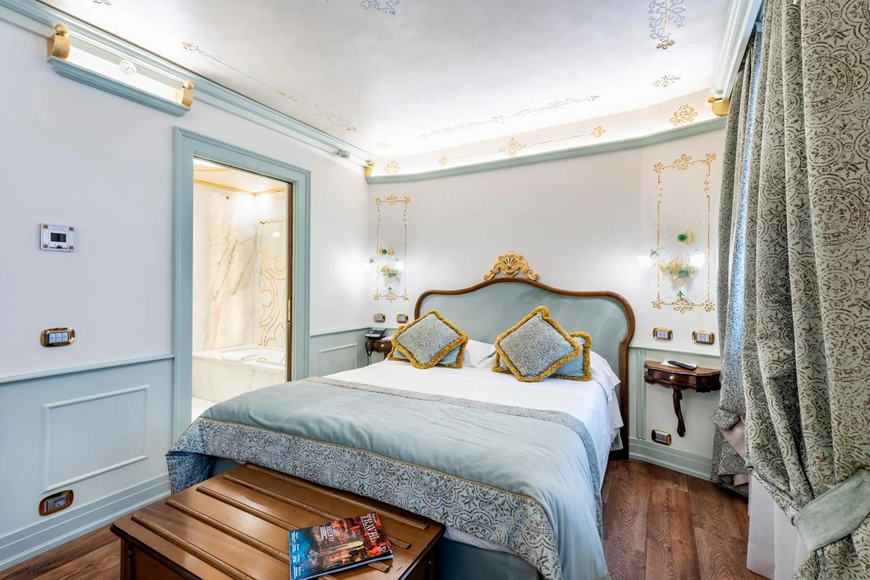 Bedroom, Bed in Monaco & Grand Canal