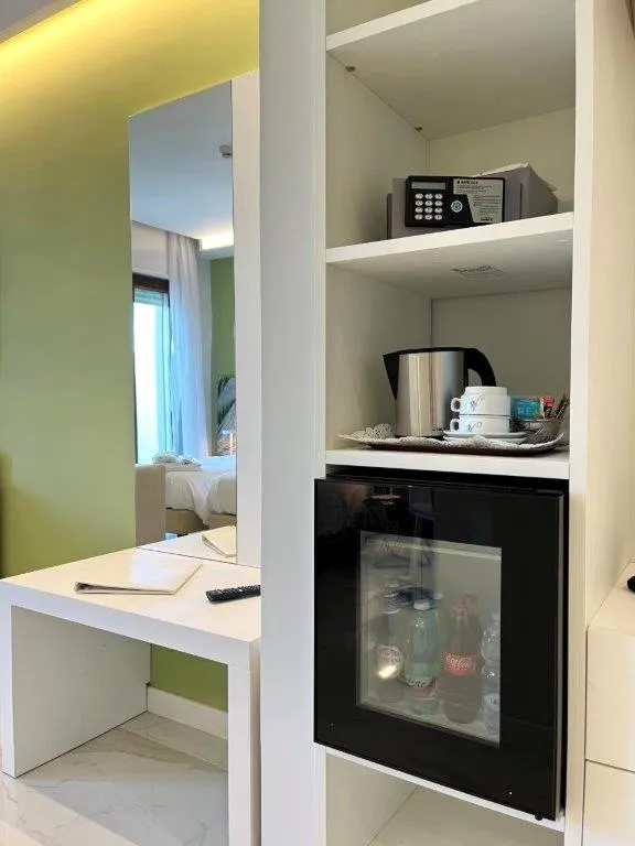 Coffee/tea facilities, Bed in Hotel Alpha