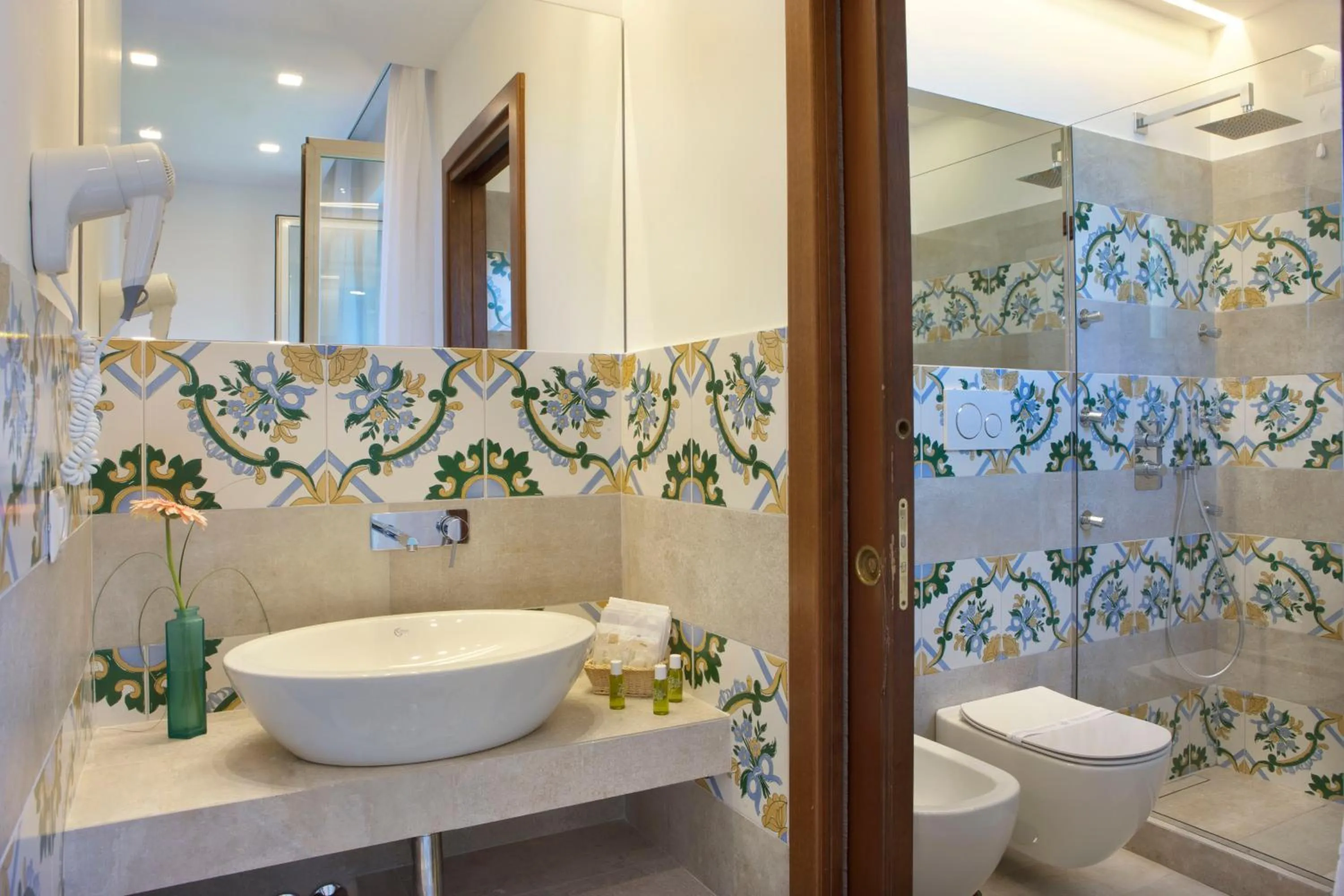 Shower in Hotel Alpha