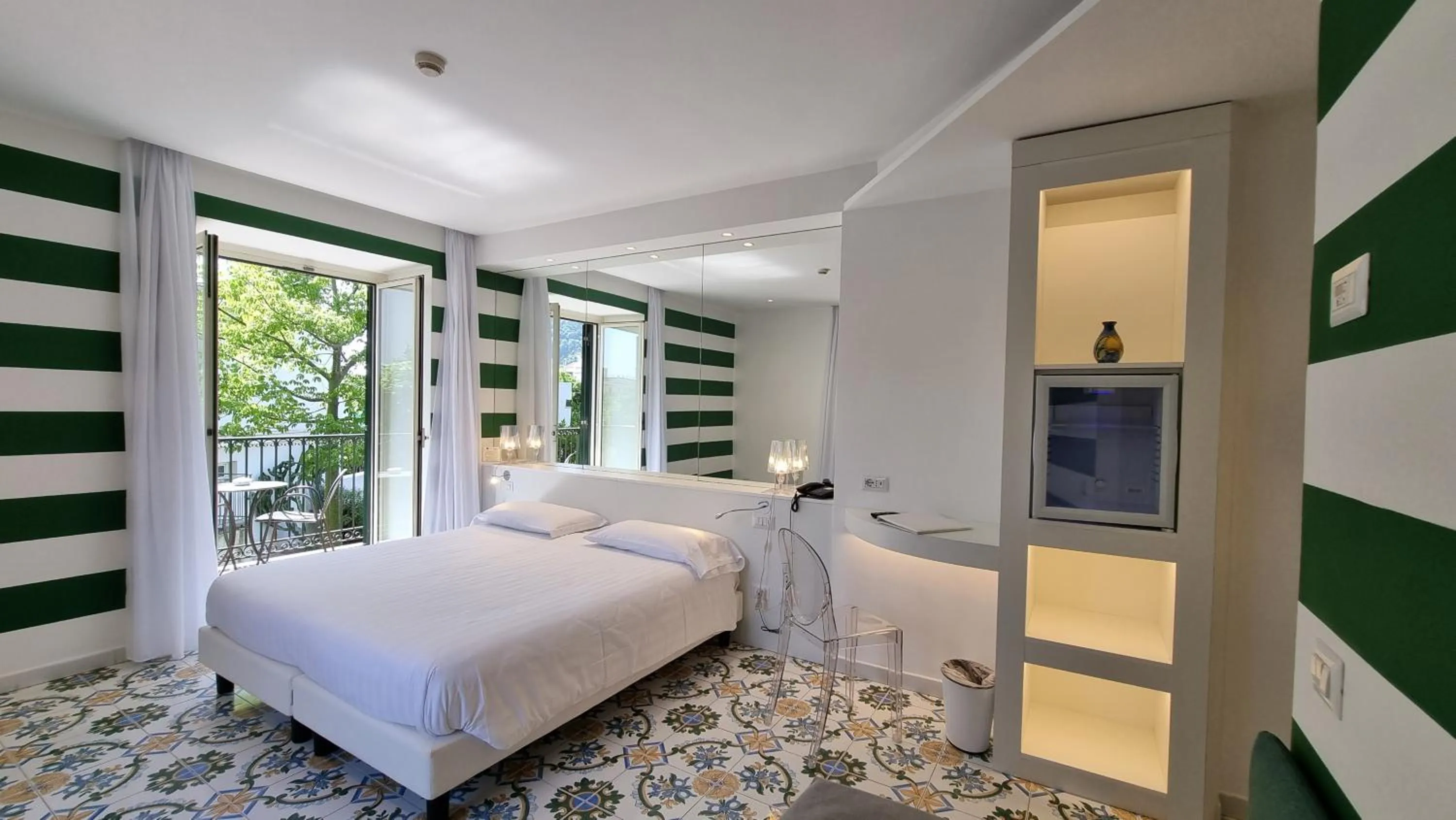 Bedroom, Bed in Hotel Alpha