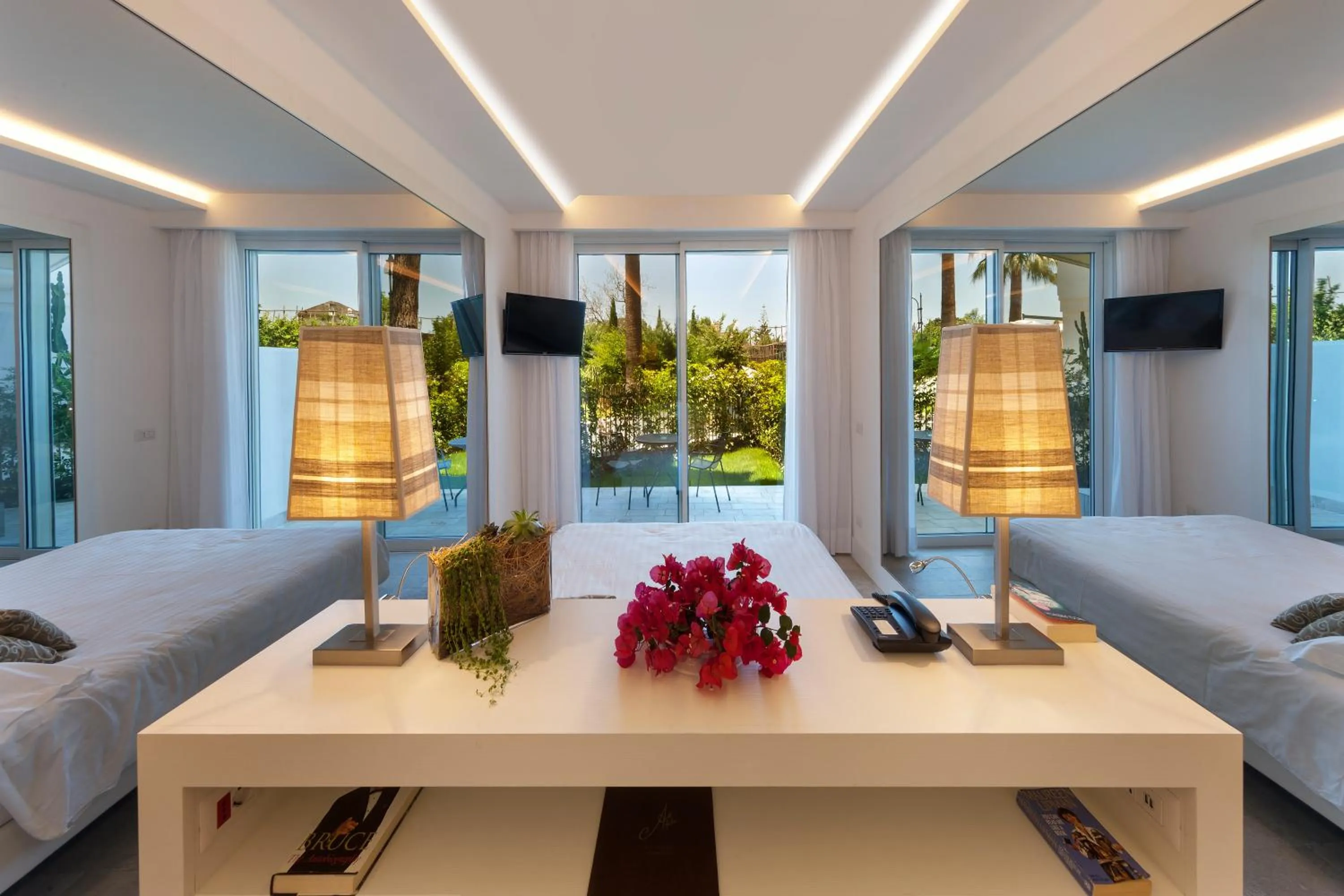 Garden, Bed in Hotel Alpha