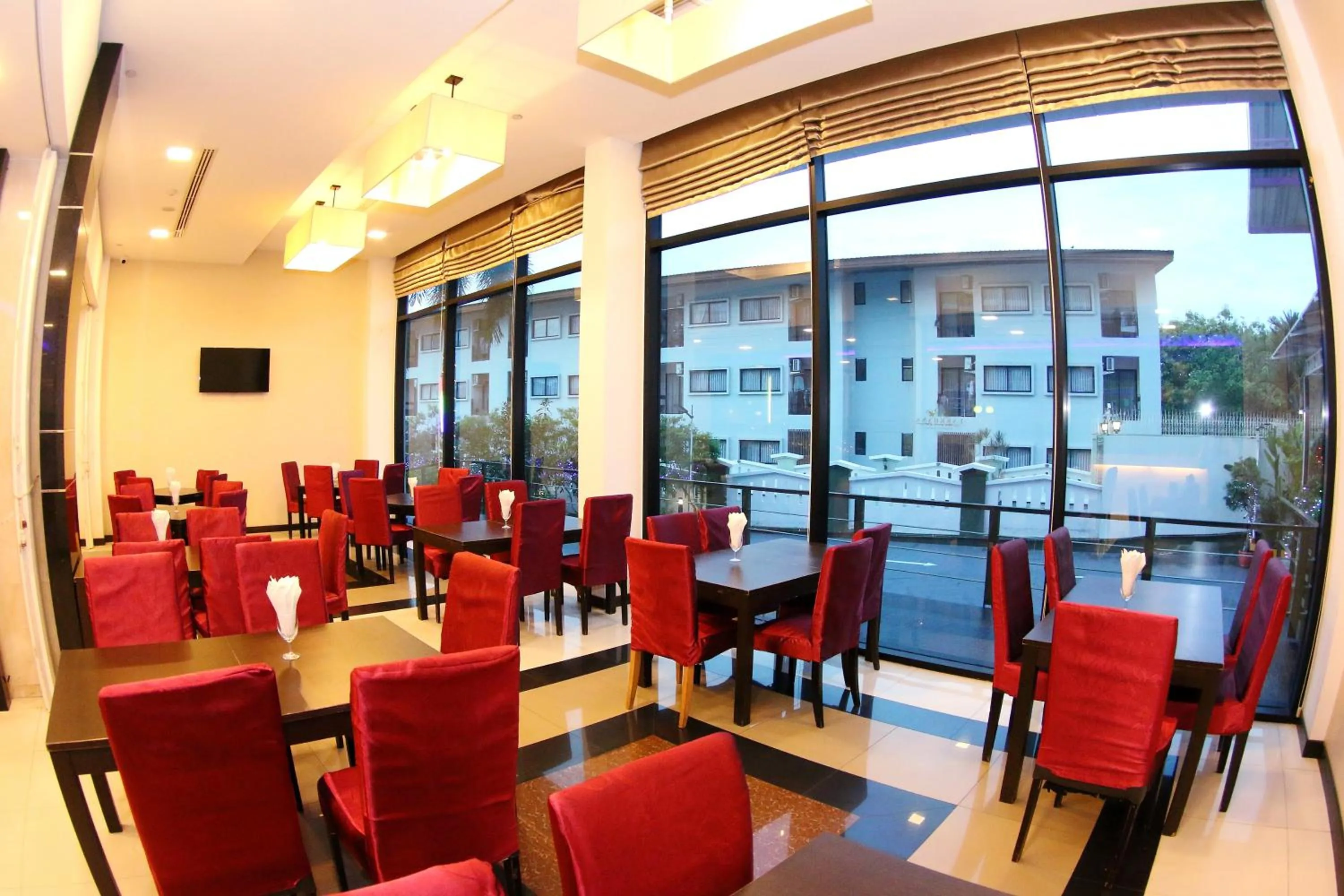 Restaurant/places to eat in Arthitaya Green Nature Hotel & Lakkhana Poolside Resort