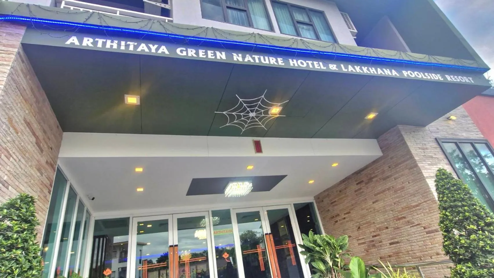 Property building in Arthitaya Green Nature Hotel & Lakkhana Poolside Resort