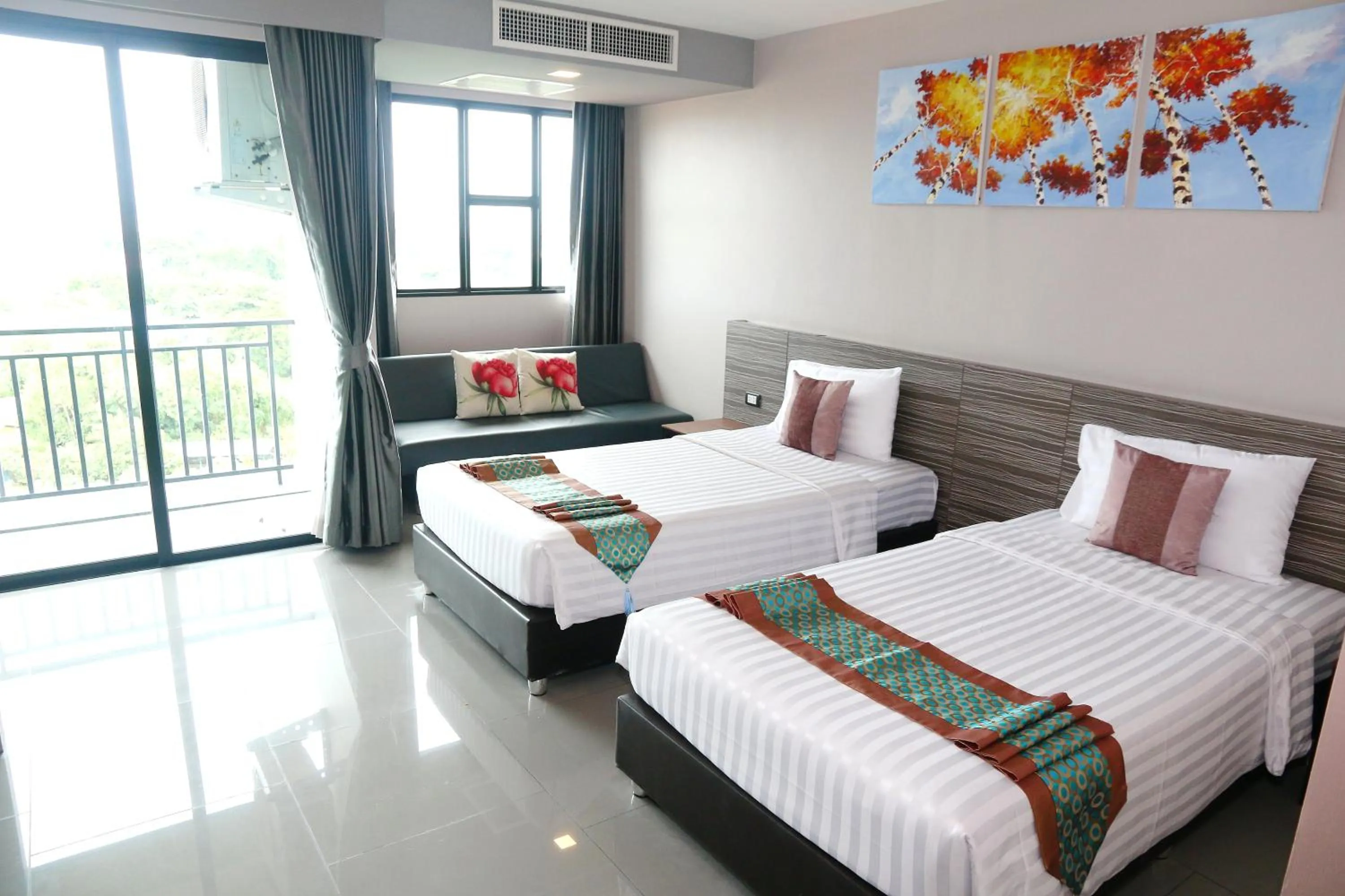 Bed in Arthitaya Green Nature Hotel & Lakkhana Poolside Resort