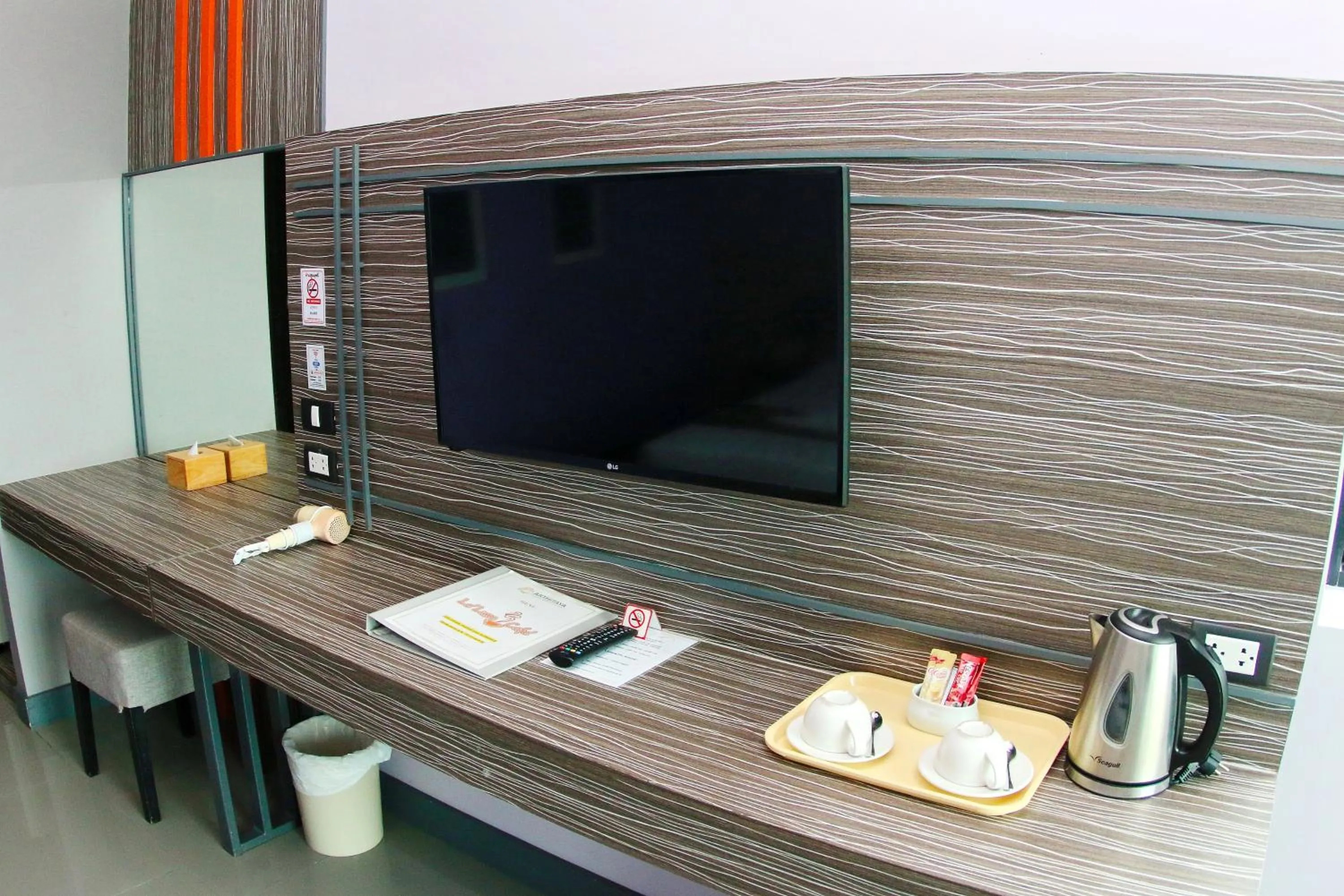 TV and multimedia in Arthitaya Green Nature Hotel & Lakkhana Poolside Resort