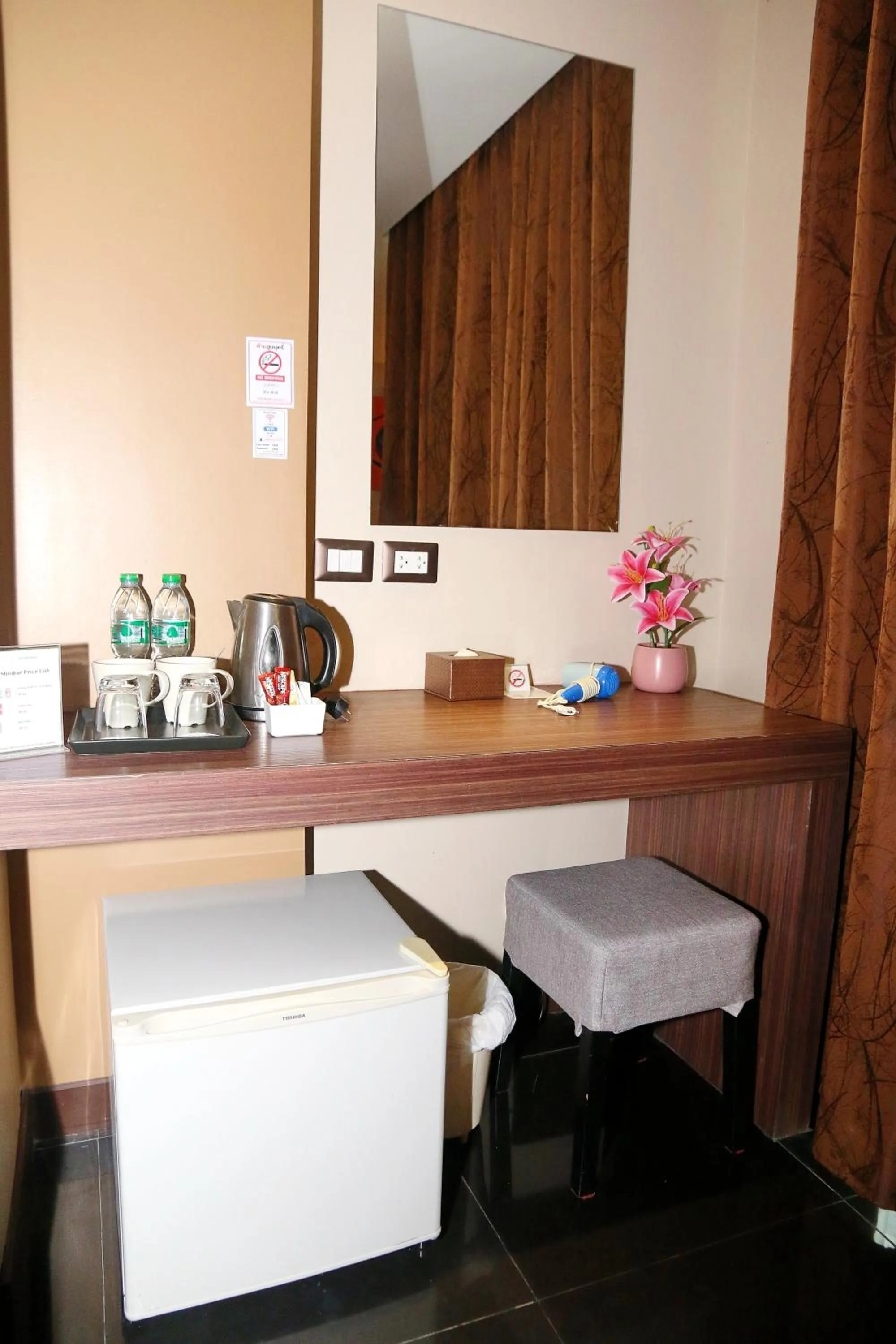 hair dresser in Arthitaya Green Nature Hotel & Lakkhana Poolside Resort