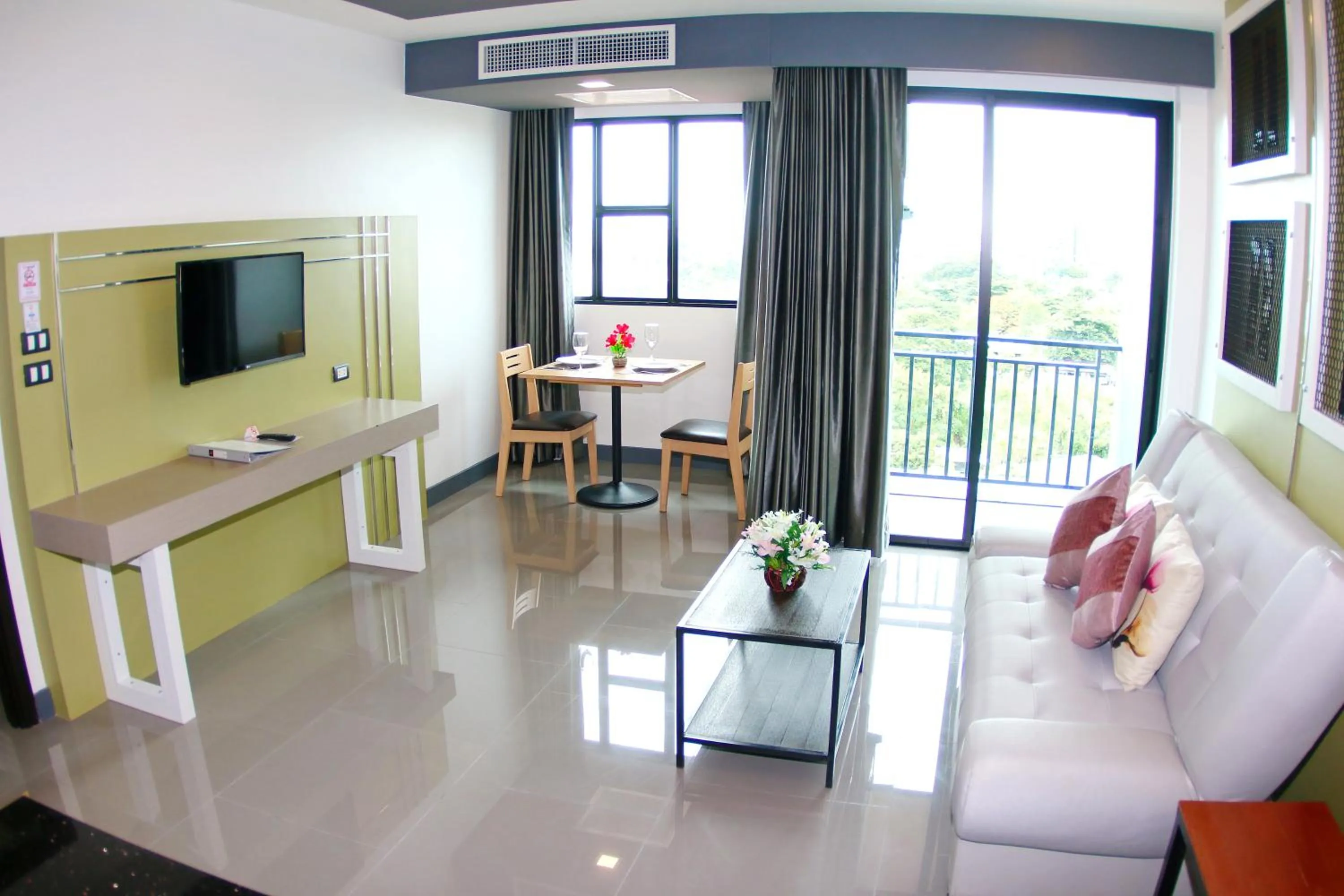 TV and multimedia in Arthitaya Green Nature Hotel & Lakkhana Poolside Resort