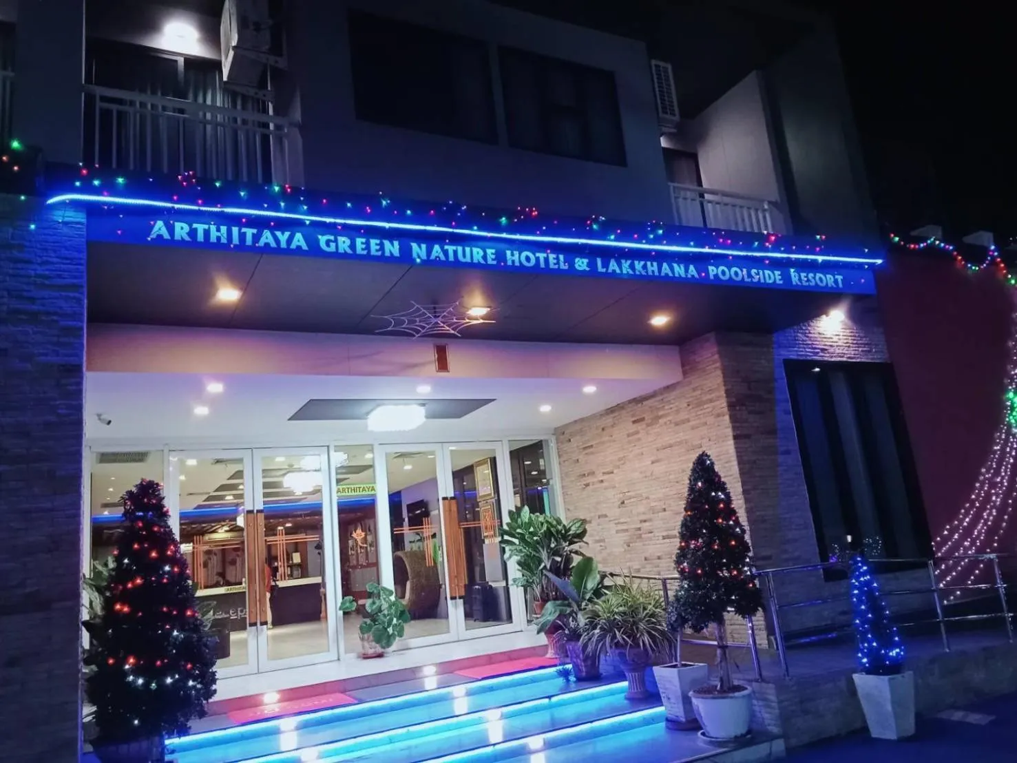 Property building in Arthitaya Green Nature Hotel & Lakkhana Poolside Resort