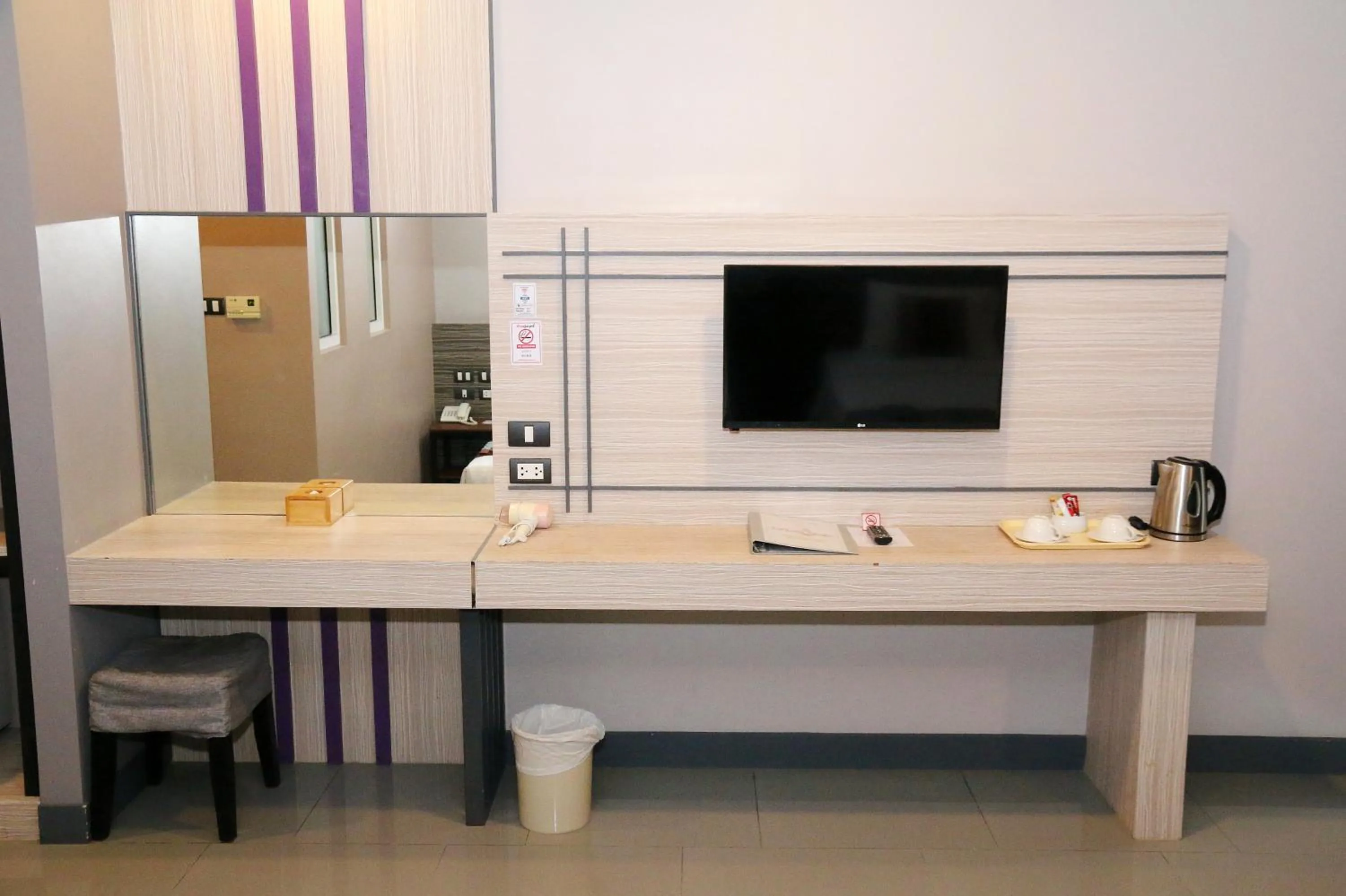 TV and multimedia in Arthitaya Green Nature Hotel & Lakkhana Poolside Resort