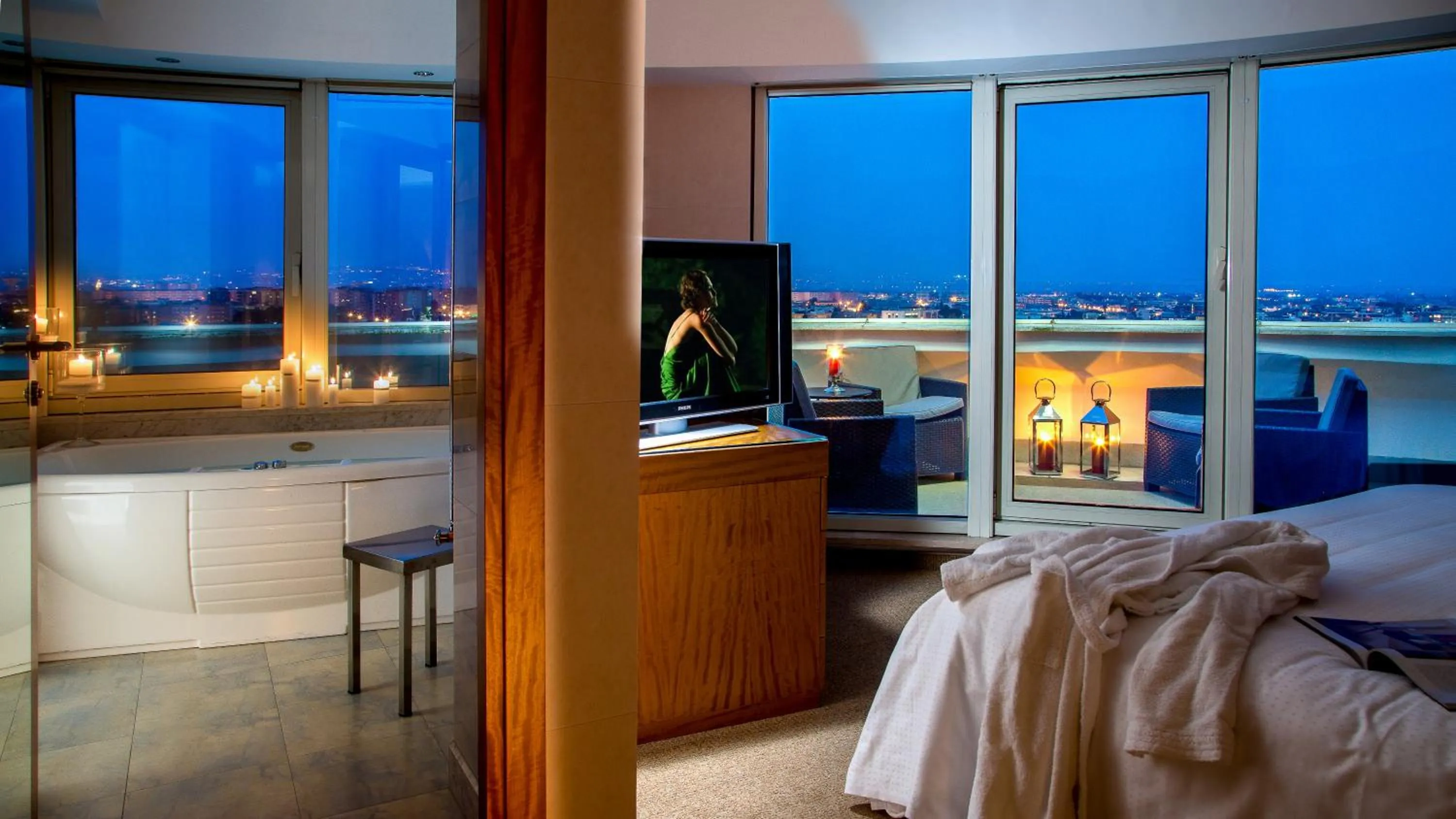 Night, Bed in Enea Hotel Aprilia