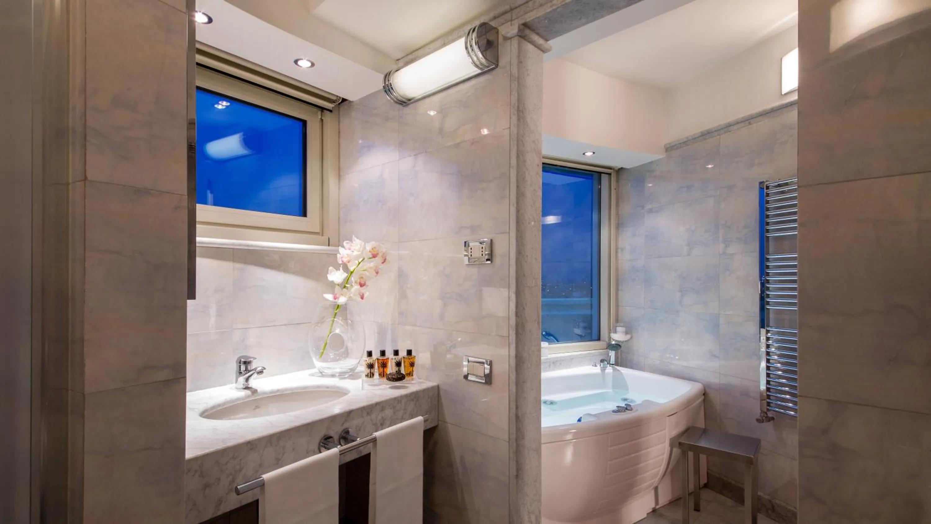 Bathroom in Enea Hotel Aprilia