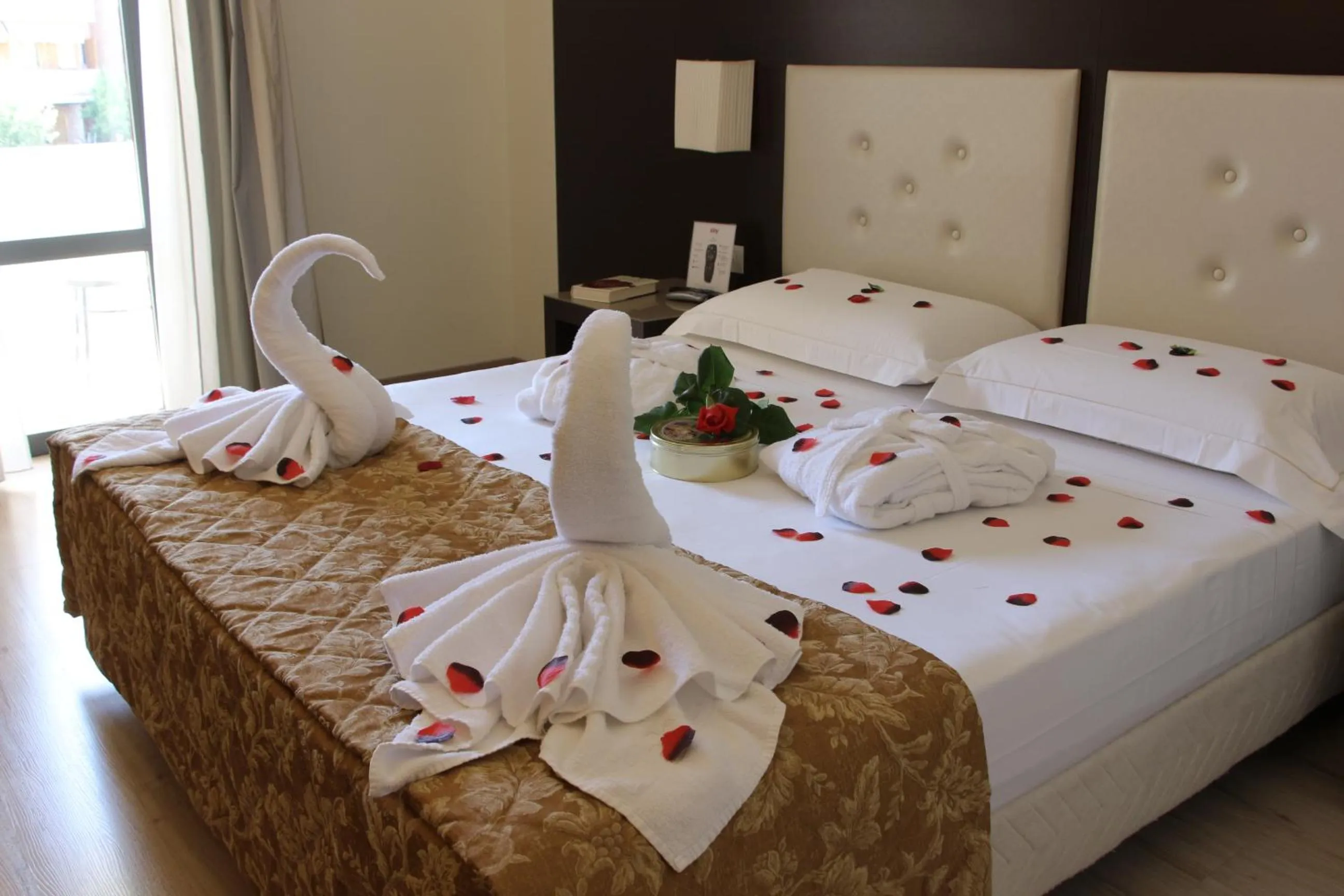 Photo of the whole room, Bed in Hotel Executive