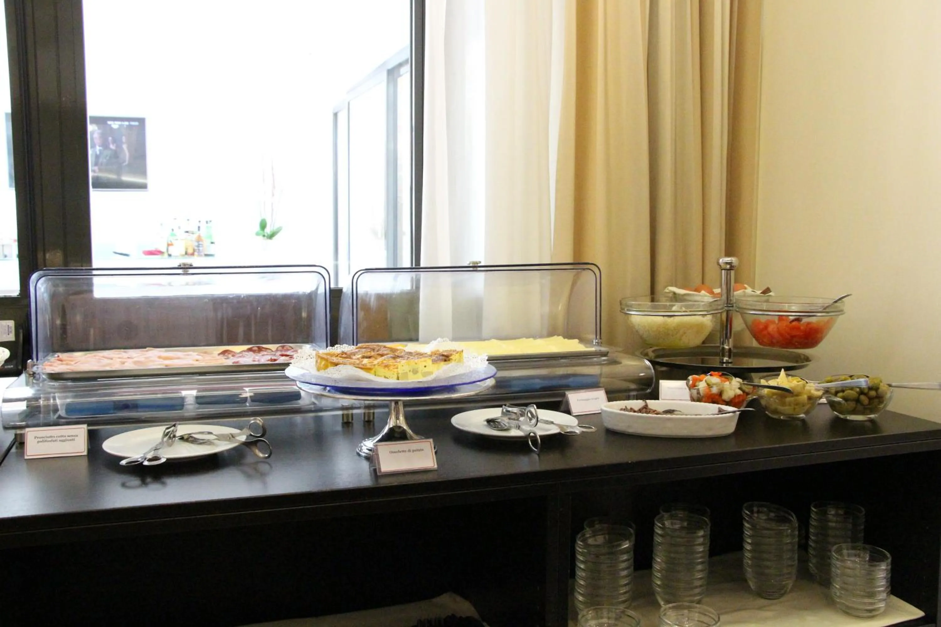 Buffet breakfast in Hotel Executive