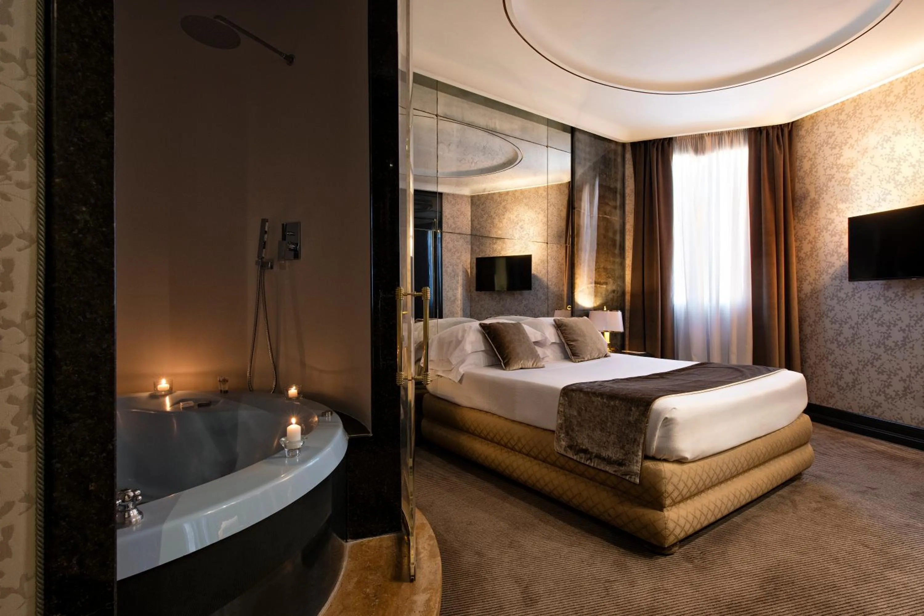 Bathroom, Bed in Atlante Star Hotel