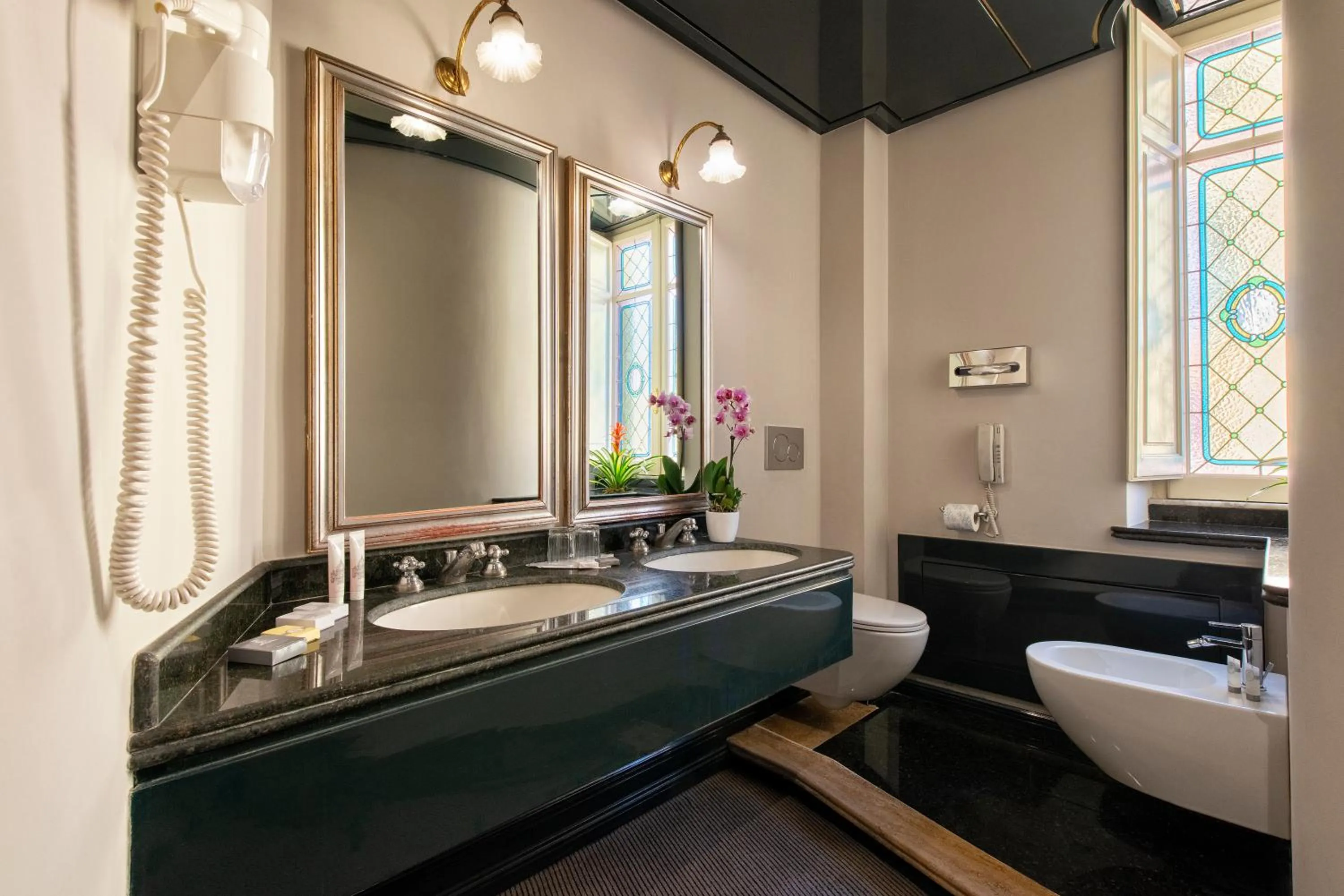 Bathroom in Atlante Star Hotel