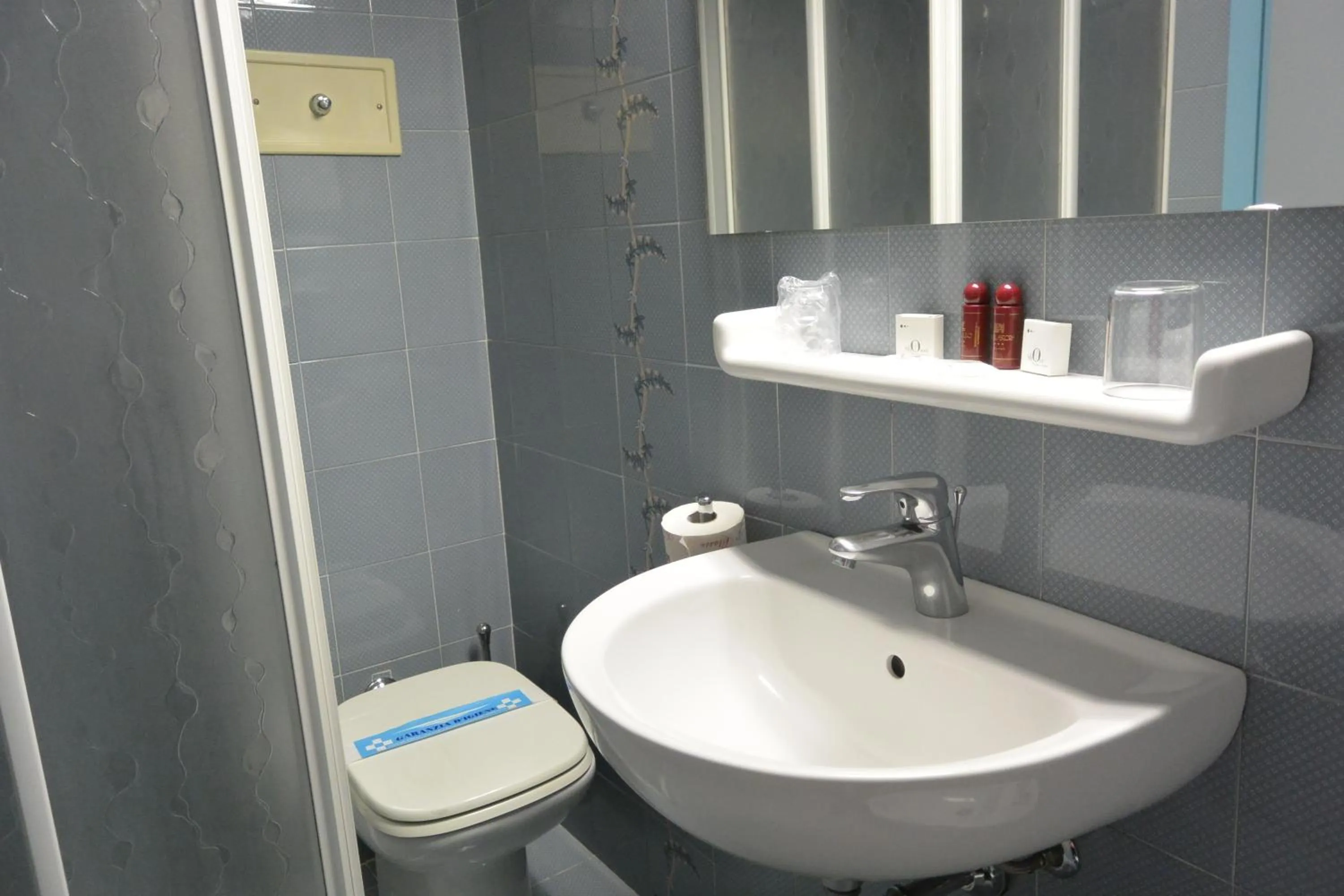 Bathroom in Hotel Lido