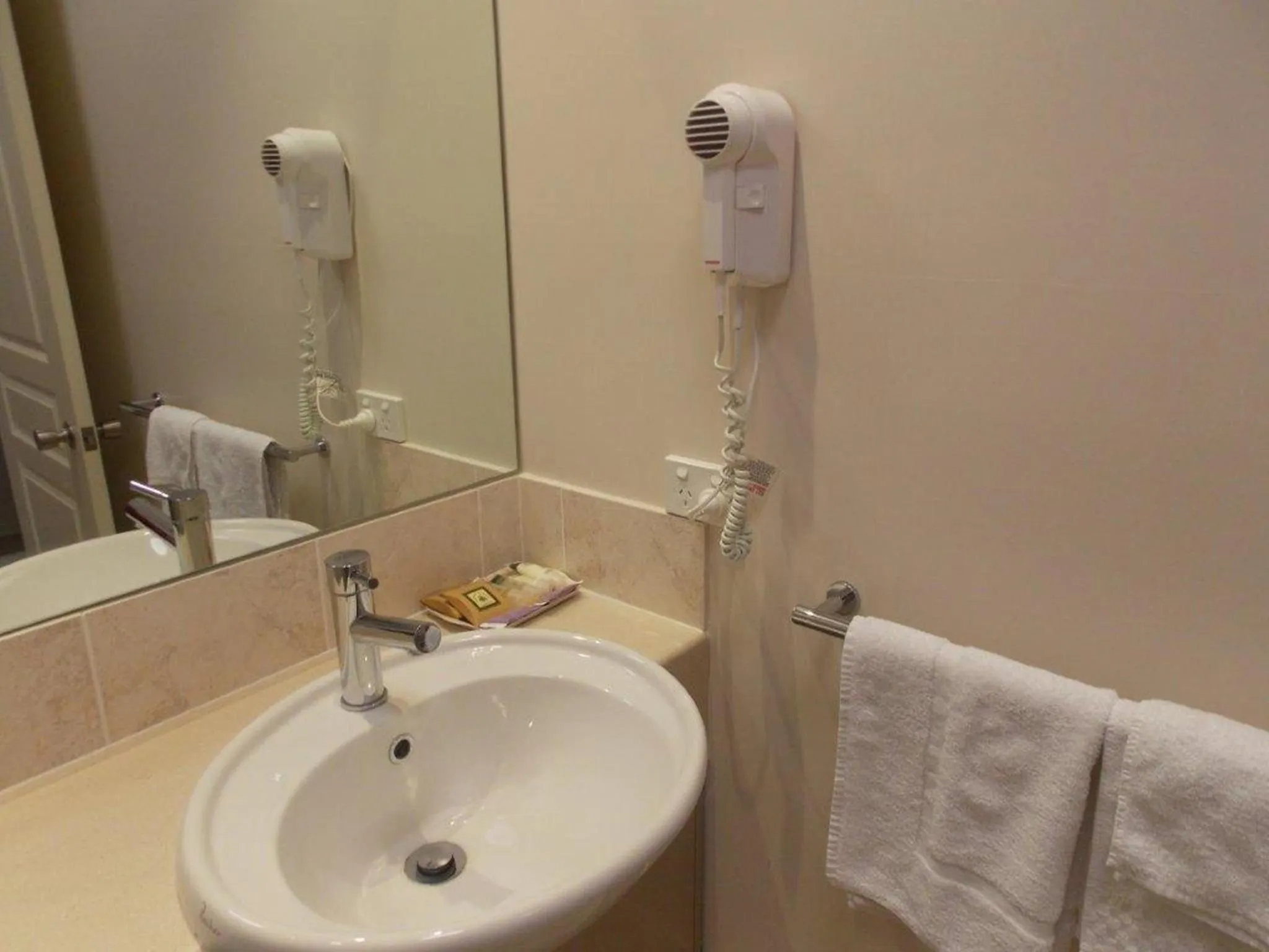 Bathroom in Emerald Executive Apartments