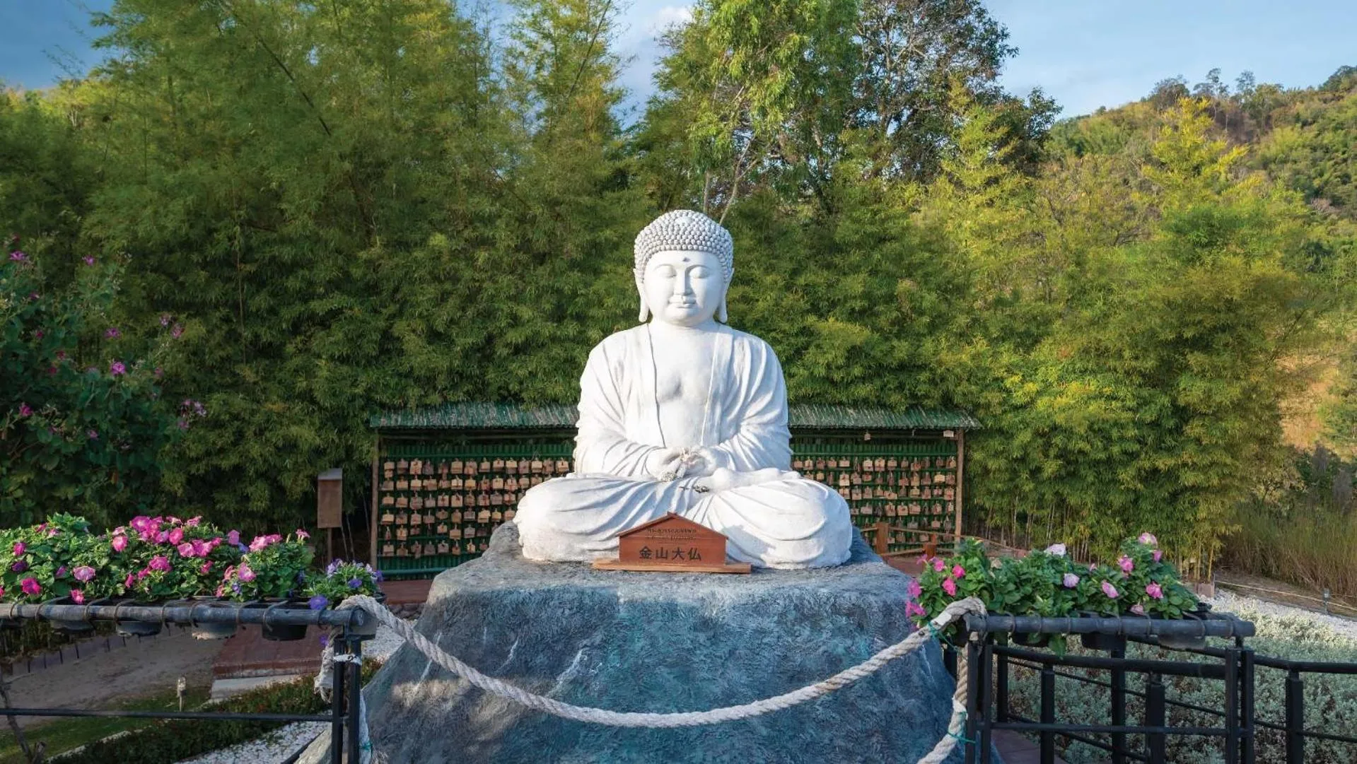 On-site shops in Phukaew Resort & Adventure Park