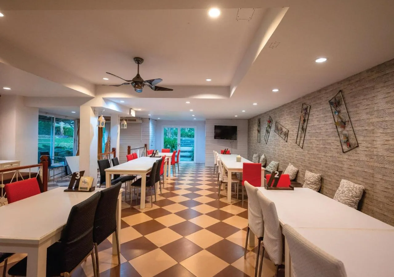 Restaurant/places to eat in Phukaew Resort & Adventure Park