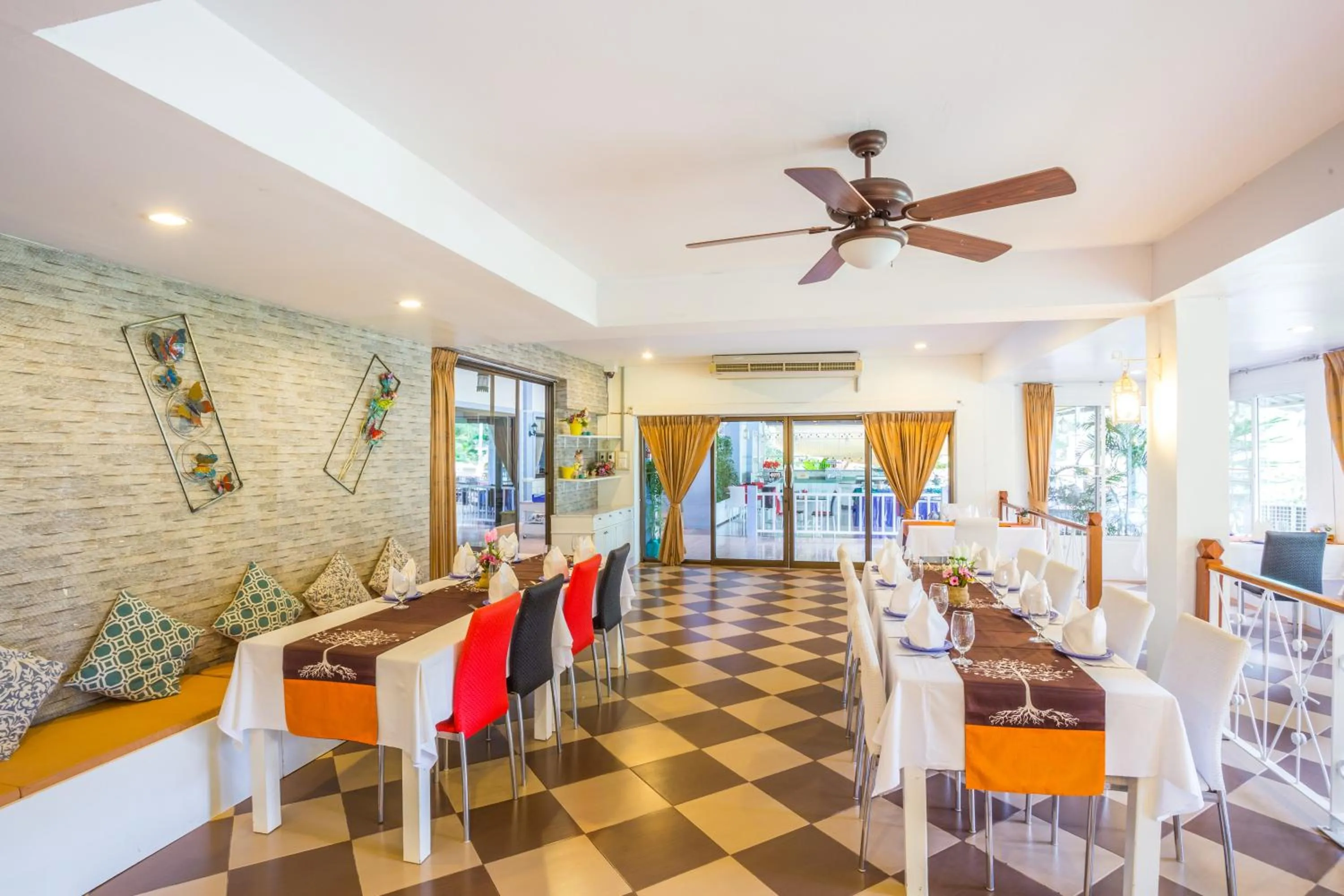 Restaurant/places to eat in Phukaew Resort & Adventure Park