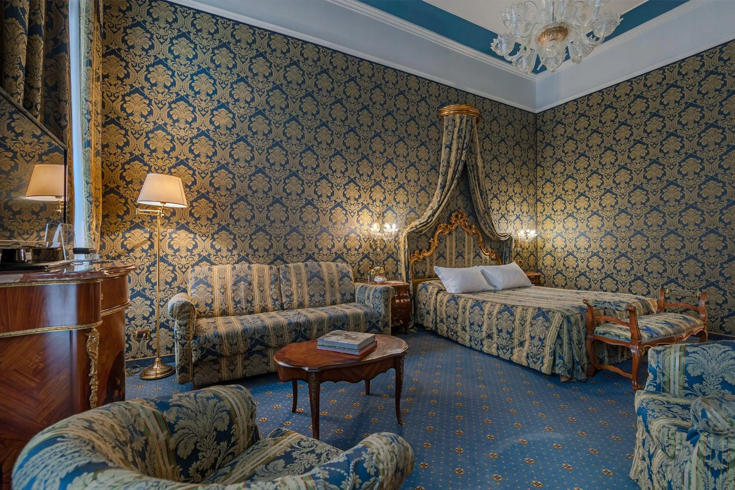 Photo of the whole room, Bed in Al Ponte Antico