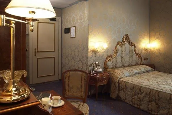 Photo of the whole room, Bed in Al Ponte Antico